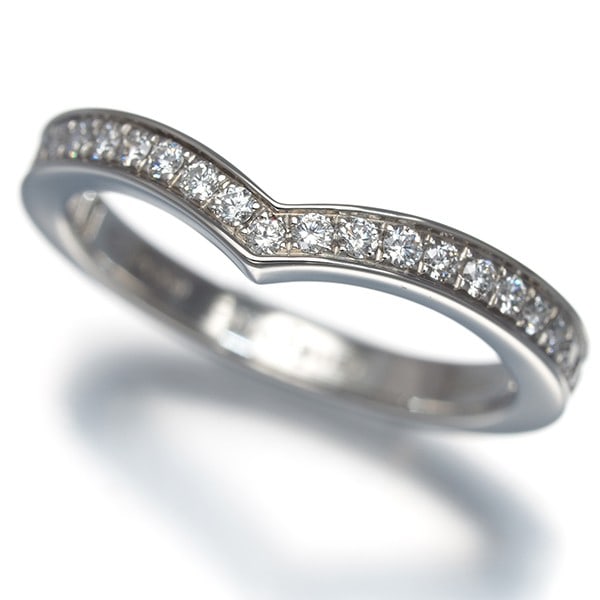 Josephine Aigrette Eu48 Platinum Chaumet Ring: Josephine Aigrette Eu48 Platinum Chaumet Ring 950 platinum band with elegant design, featuring the iconic Josephine Aigrette style. This exquisite ring boasts a slender profile and refined details,