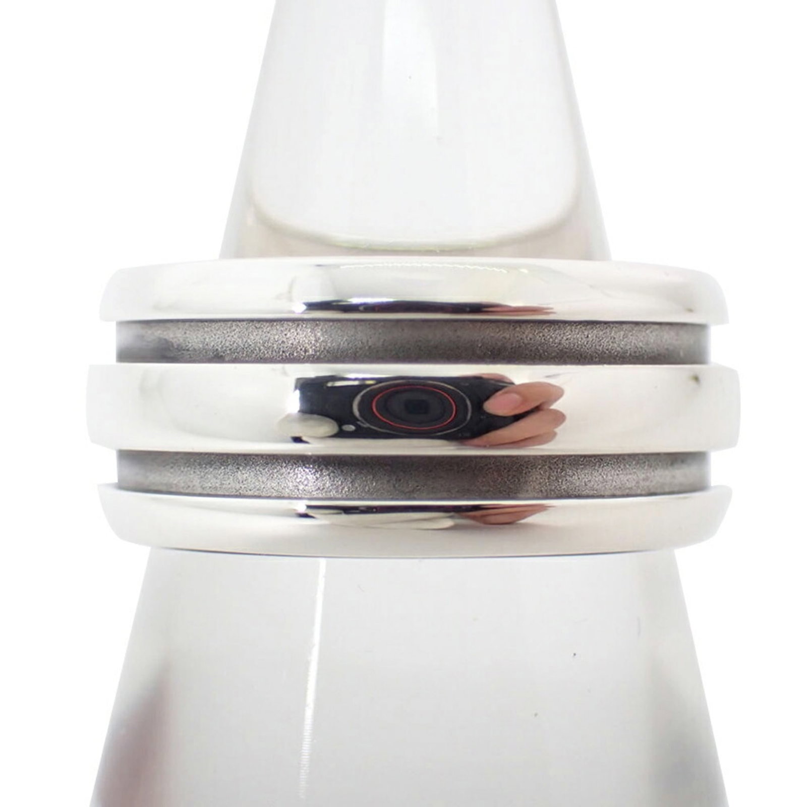 Sterling Silver Tiffany Band Ring 925: Sterling Silver Tiffany Band Ring 925 Sterling silver Tiffany band ring 925. This elegant ring features sterling silver material and a US size 6.5, with a Japanese size equivalent of 13. The ring