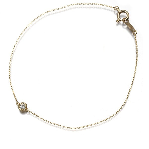 Diamond Tia Solitaire 750 Ahkah Bracelet Yellow Gold 18K: Diamond Tia Solitaire 750 Ahkah Bracelet Yellow Gold 18K The Diamond Tia Solitaire 750 Ahkah Bracelet in Yellow Gold 18K boasts an elegant design, featuring a natural diamond as the main stone. The