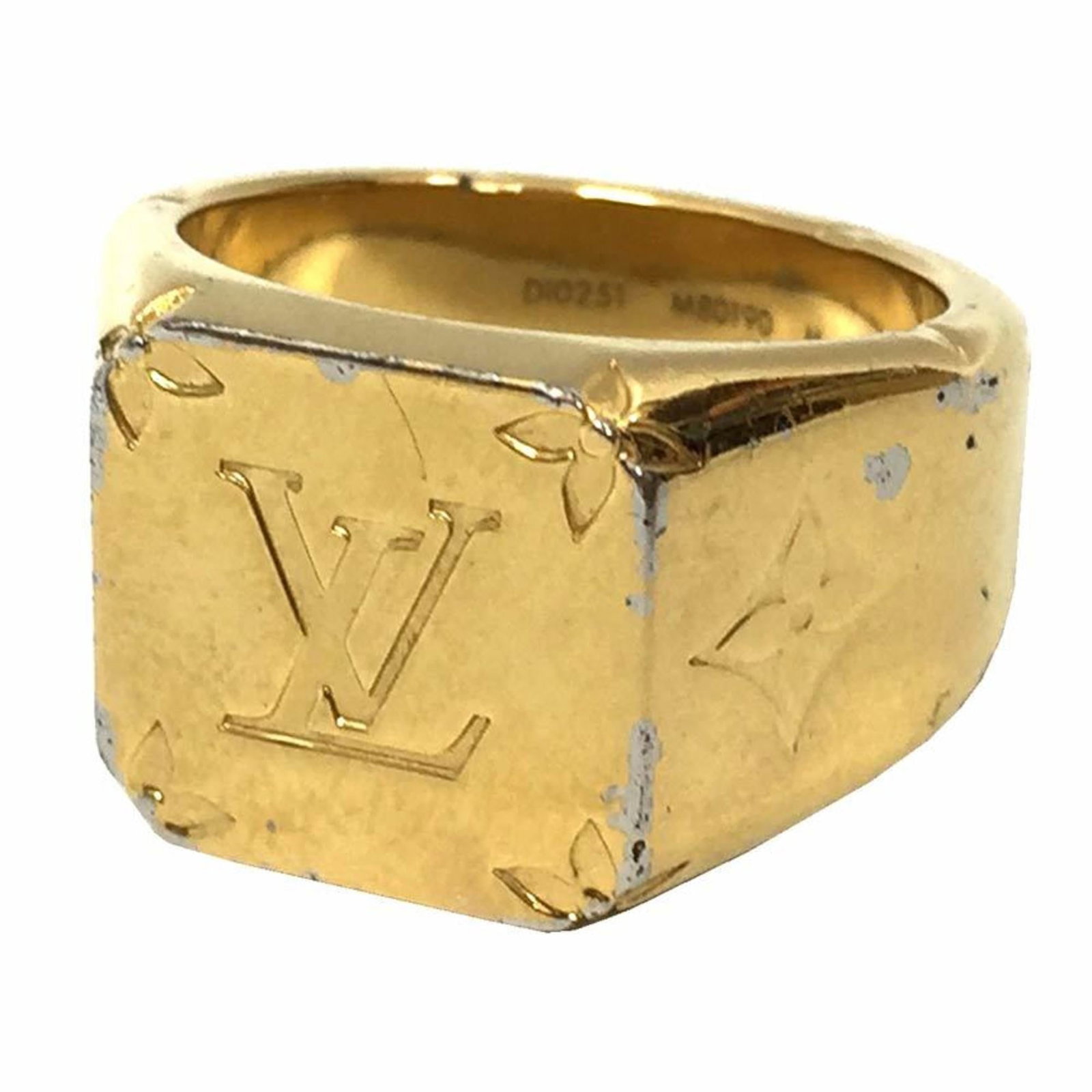 Ring Metal Louis Vuitton Band: Ring Metal Louis Vuitton Band This Louis Vuitton band ring features a gold metal design, making it a stylish accessory for everyday wear. The classic style and sleek finish of the metal band pair