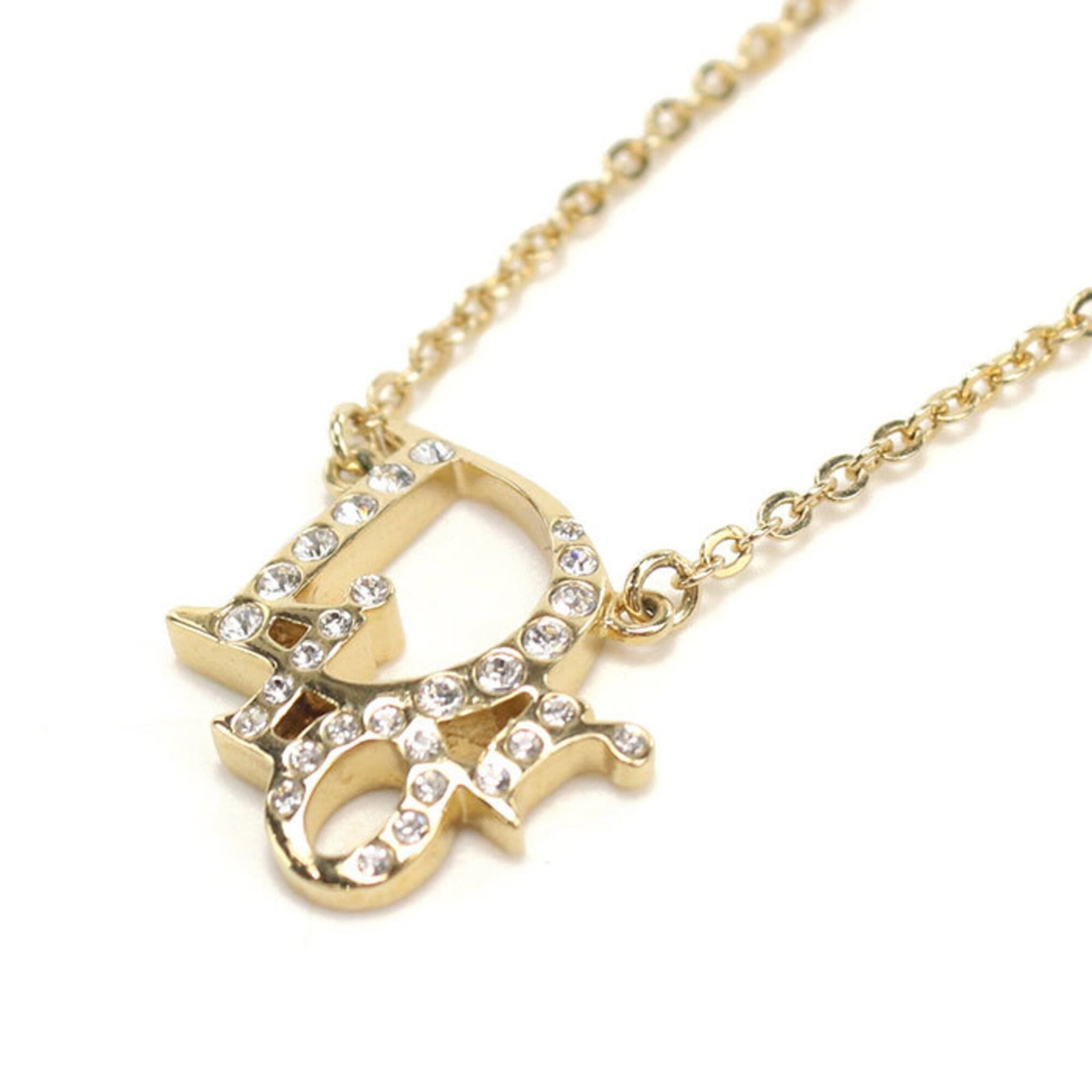 Christian Dior Necklace Gold For Women: Christian Dior Necklace Gold For Women Christian Dior Necklace Gold For Women - A stunning gold necklace featuring a 17mm x 17mm pendant, perfect for adding a touch of elegance to any outfit. The