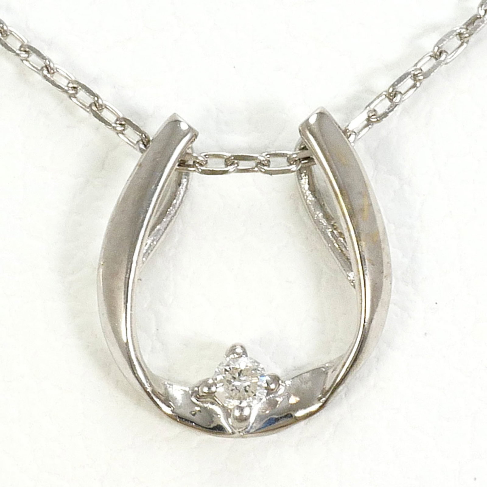 K10 10K Wg White Gold Necklace With 0.01Ct Diamond Total Weight 0.8G 40Cm Jewelry: K10 10K Wg White Gold Necklace With 0.01Ct Diamond Total Weight 0.8G 40Cm Jewelry White gold necklace with a total weight of 0.8g and featuring 0.01ct diamond, measuring 7mm x 6mm in pendant size,
