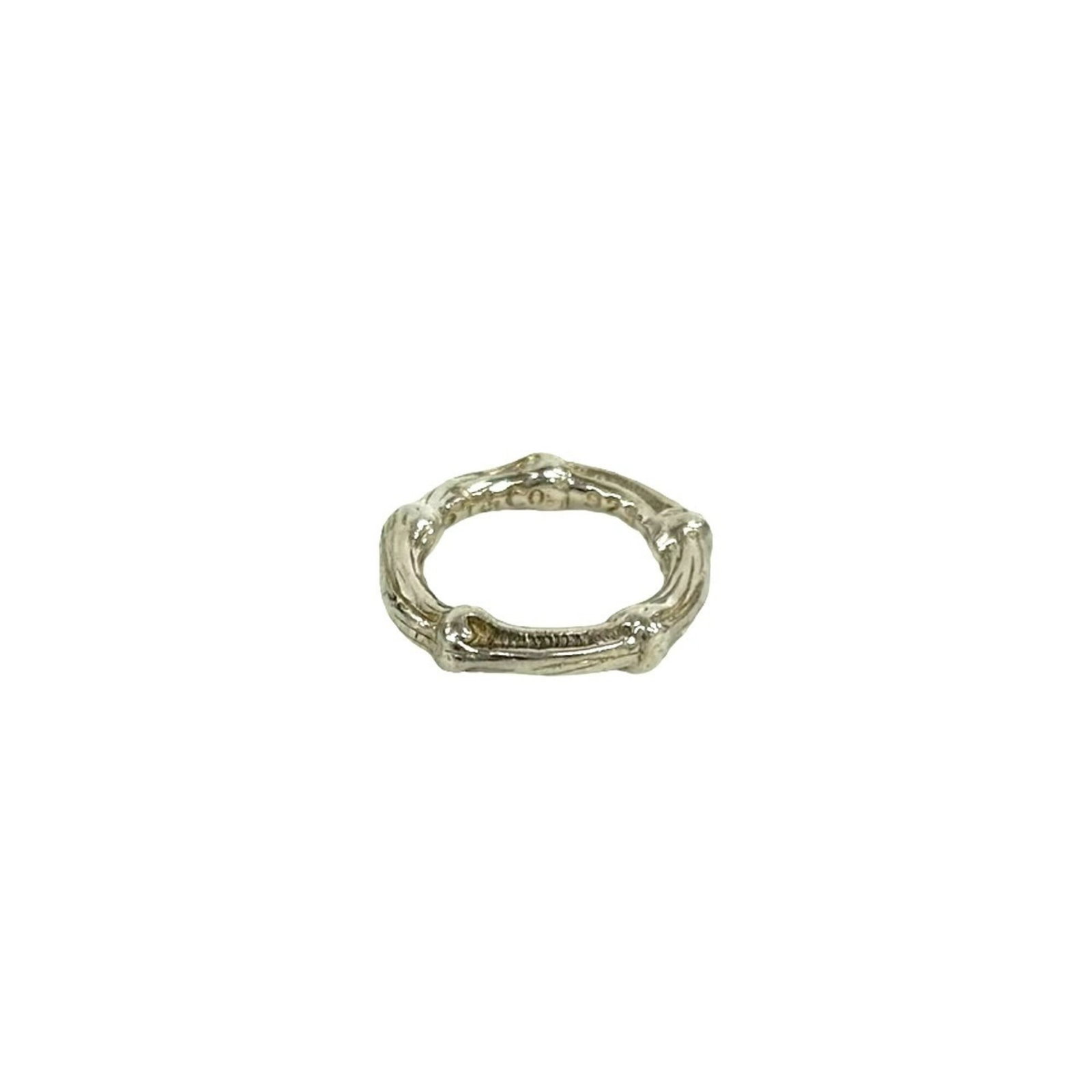 Silver 925 Tiffany Band Ring: Silver 925 Tiffany Band Ring Silver 925 Tiffany Band Ring features a sleek and modern design made from high-quality silver. This band ring is available in US size 3.5 and Japanese size 5, making it