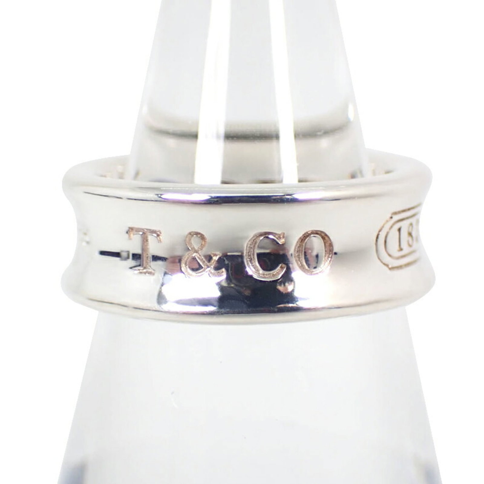 Sterling Silver Tiffany Band Ring 925: Sterling Silver Tiffany Band Ring 925 Sterling silver Tiffany band ring in 925, available in US size 5 and Japanese size 9. This elegant ring features sterling silver material and a classic design