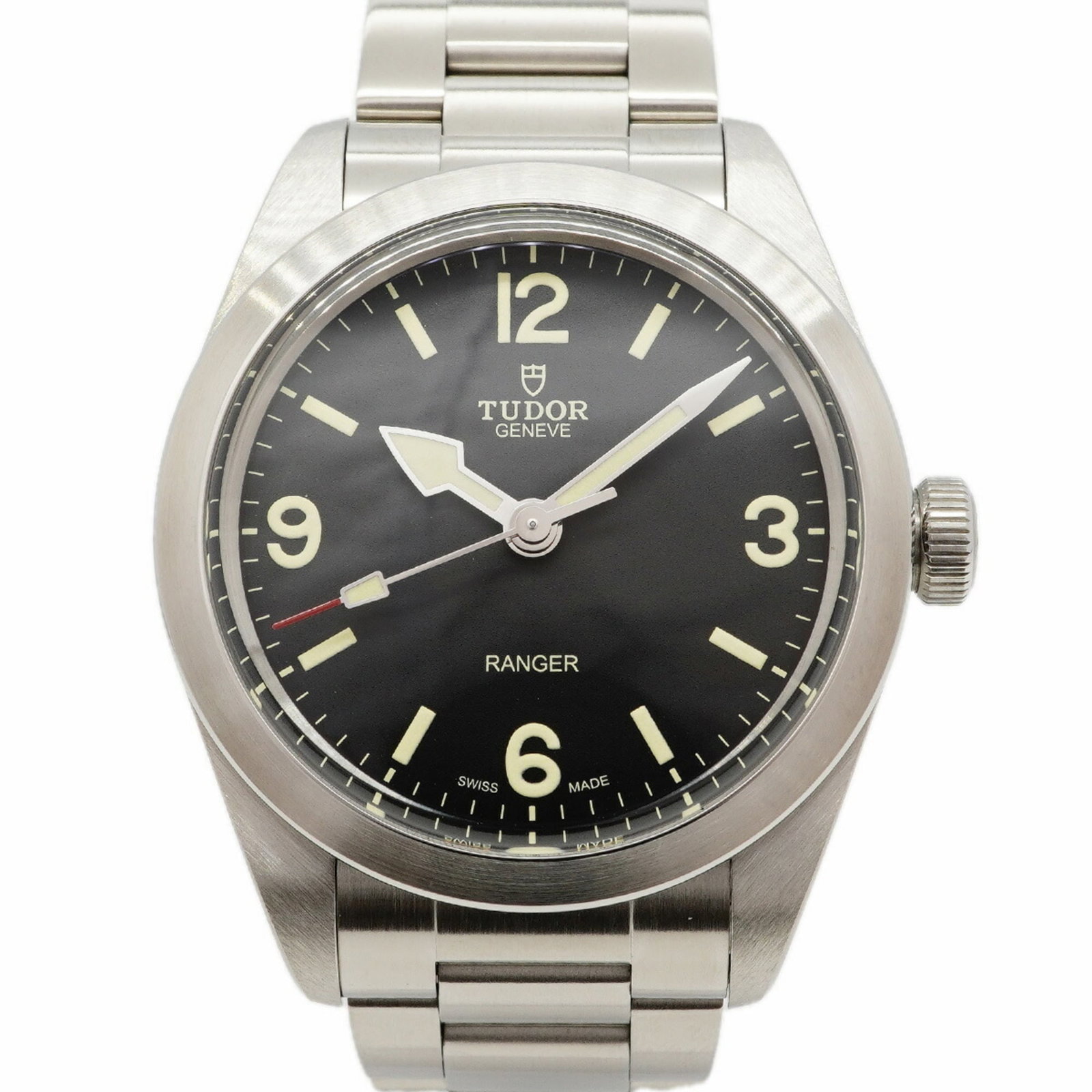 Tudor Wristwatch: Tudor Wristwatch Stainless steel band and black dial make for a sleek, modern look. This self-winding automatic Tudor wristwatch features a 39mm case diameter and adjustable size to fit wrists from