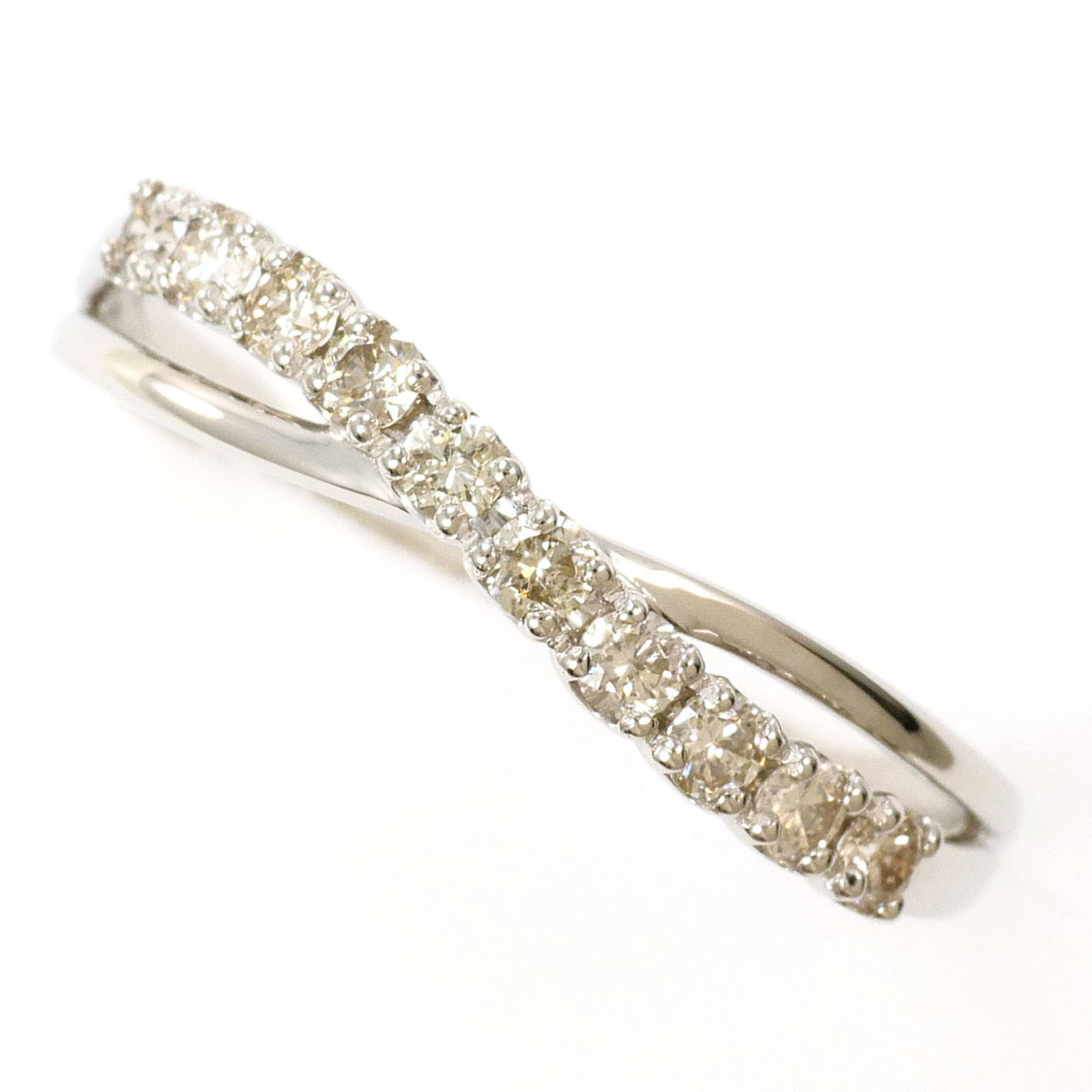 Ring Band Platinum Unbranded 900: Ring Band Platinum Unbranded 900 Platinum band ring featuring a 0.30ct diamond, crafted from high-quality platinum metal with a sleek 4mm width and US size 8/JP size 16 fit. This elegant piece boasts
