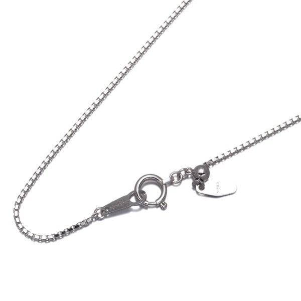 Tasaki Chain Necklace Box 50Cm 18K 750 White Gold: Tasaki Chain Necklace Box 50Cm 18K 750 White Gold Tasaki Chain Necklace Box features an 18k white gold chain with a length of 50cm, adjustable to short length with an extender. The necklace has a