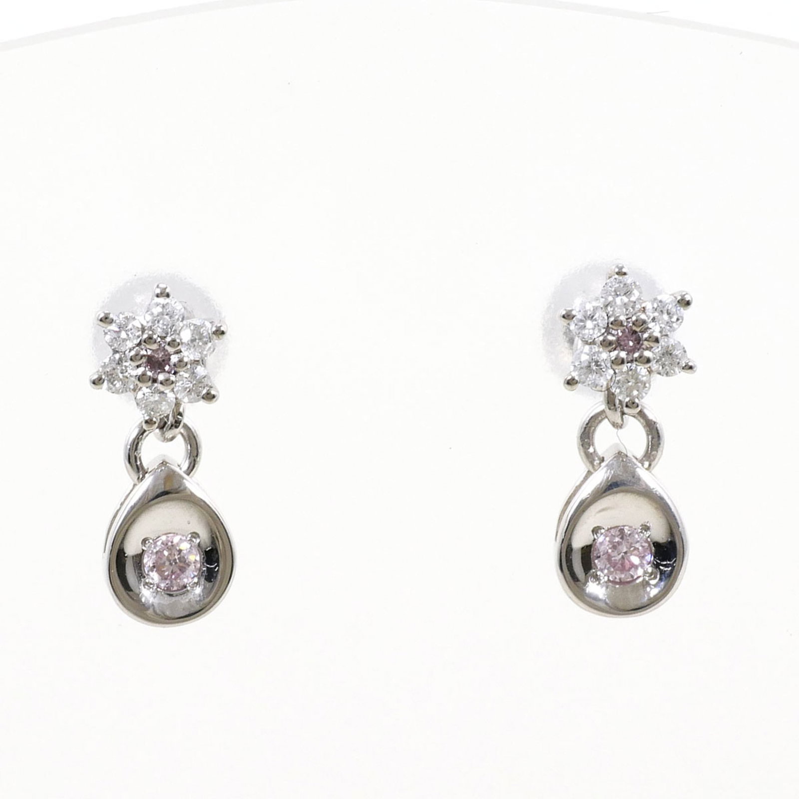 Unbranded Stud Earrings White Gold (18K): Unbranded Stud Earrings White Gold (18K) Unbranded white gold stud earrings feature a pink diamond stone, showcasing the beauty of 18K metal craftsmanship. Weighing in at 1.7g, these delicate