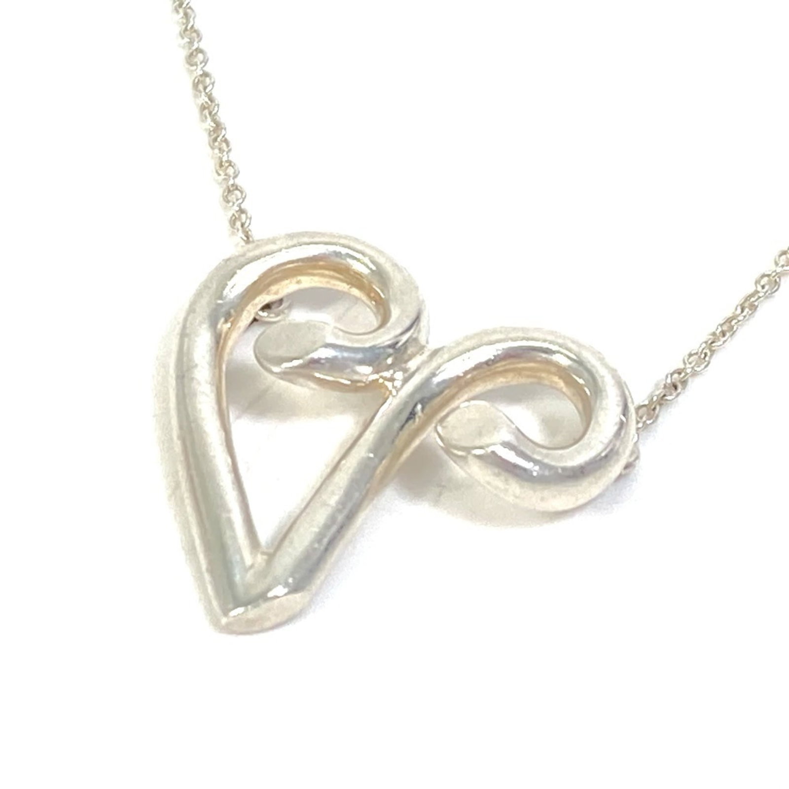 Tiffany and Co. Tiffany V Initial Paloma Picasso Women's Silver Pendant Necklace Accessory: Tiffany and Co. Tiffany V Initial Paloma Picasso Women's Silver Pendant Necklace Accessory Tiffany and Co.'s Tiffany V Initial Paloma Picasso Women's Silver Pendant Necklace features a striking