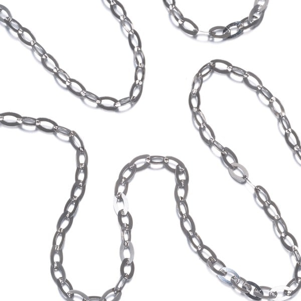 Chain necklace gold white 49cm link flat: Chain necklace gold white 49cm link flat Chain necklace in white gold, adjustable to fit your length with an extender. This 18k white gold chain features a flat link design and measures 45-49cm in len