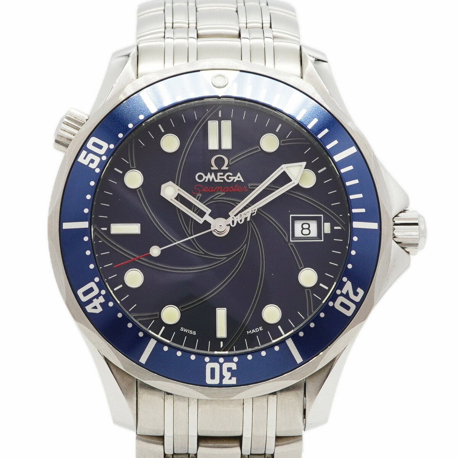 Wristwatch of Omega: Wristwatch of Omega Stainless steel band and blue dial make for a sleek and stylish timepiece, while the self-winding automatic movement ensures reliable timekeeping. The 41.1mm case diameter and