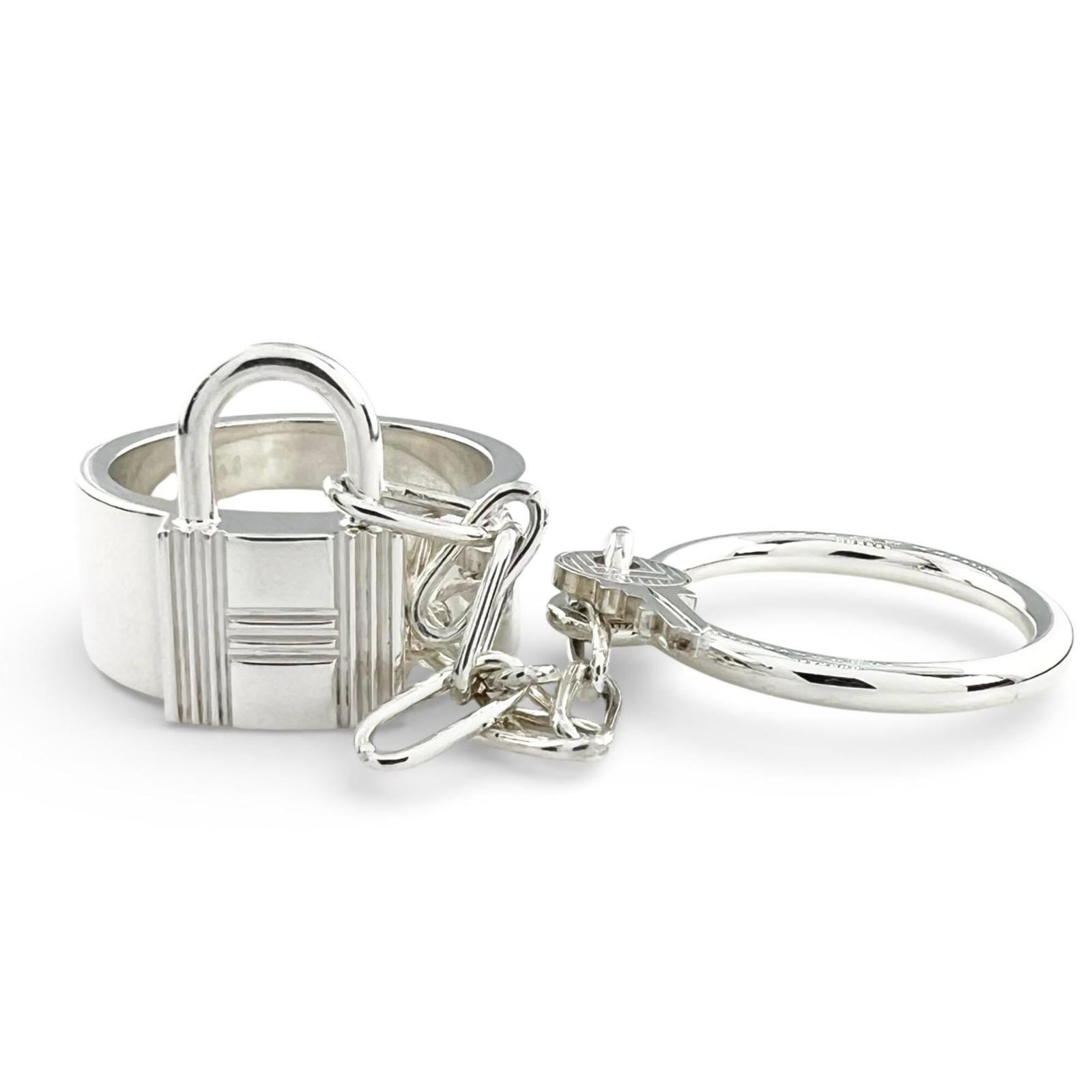 Silver Ring Band Hermes 925: Silver Ring Band Hermes 925 Silver Ring Band Hermes 925 features a sleek design with a silver material and 925 hallmark, indicating high-quality craftsmanship. This band ring measures 51 US size 6,