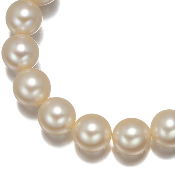 Tasaki Necklace Akoya Pearl 8.5-8.9Mm Silver: Tasaki Necklace Akoya Pearl 8.5-8.9Mm Silver The TASAKI Necklace features an impressive Akoya pearl, measuring approximately 8.5-8.9mm in diameter. Set against a silver backdrop, the necklace