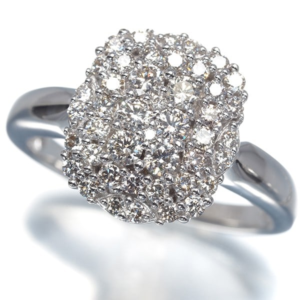 Diamond 0.70Ct Paved Classic Ring 18K 750 White Gold: Diamond 0.70Ct Paved Classic Ring 18K 750 White Gold 18k white gold pav? diamond ring features a total of 0.70ct diamonds, expertly set in a classic design with a ring size of US7. The 13.0mm wide