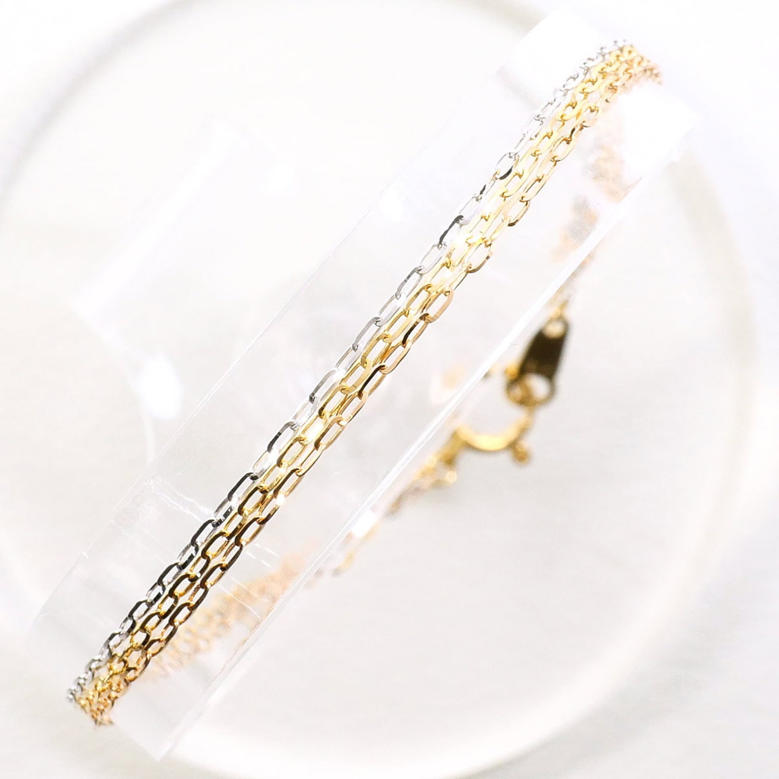 Unbranded Charm Bracelet Pink Gold (18K) White Gold (18K) Yellow Gold (18K): Unbranded Charm Bracelet Pink Gold (18K) White Gold (18K) Yellow Gold (18K) Unbranded charm bracelet available in three gold options, featuring pink gold (18K), white gold (18K), and yellow gold (18K)
