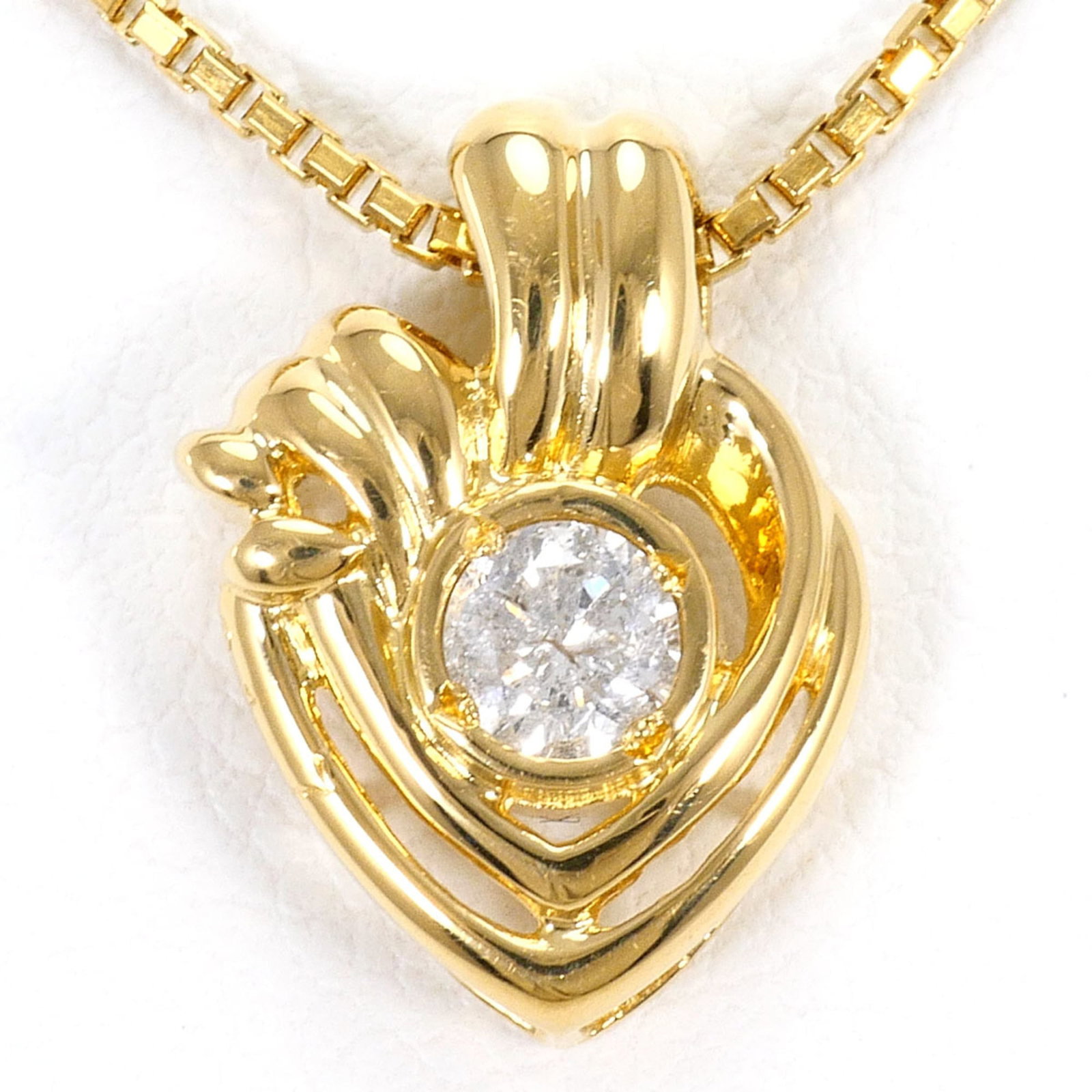 18K (18-Karat) Yellow Gold Necklace With 0.11 Ct Diamond Certificate Of Authenticity Included Total: 18K (18-Karat) Yellow Gold Necklace With 0.11 Ct Diamond Certificate Of Authenticity Included Total 18K yellow gold necklace with a 0.11ct diamond, carefully crafted to add a touch of elegance to any
