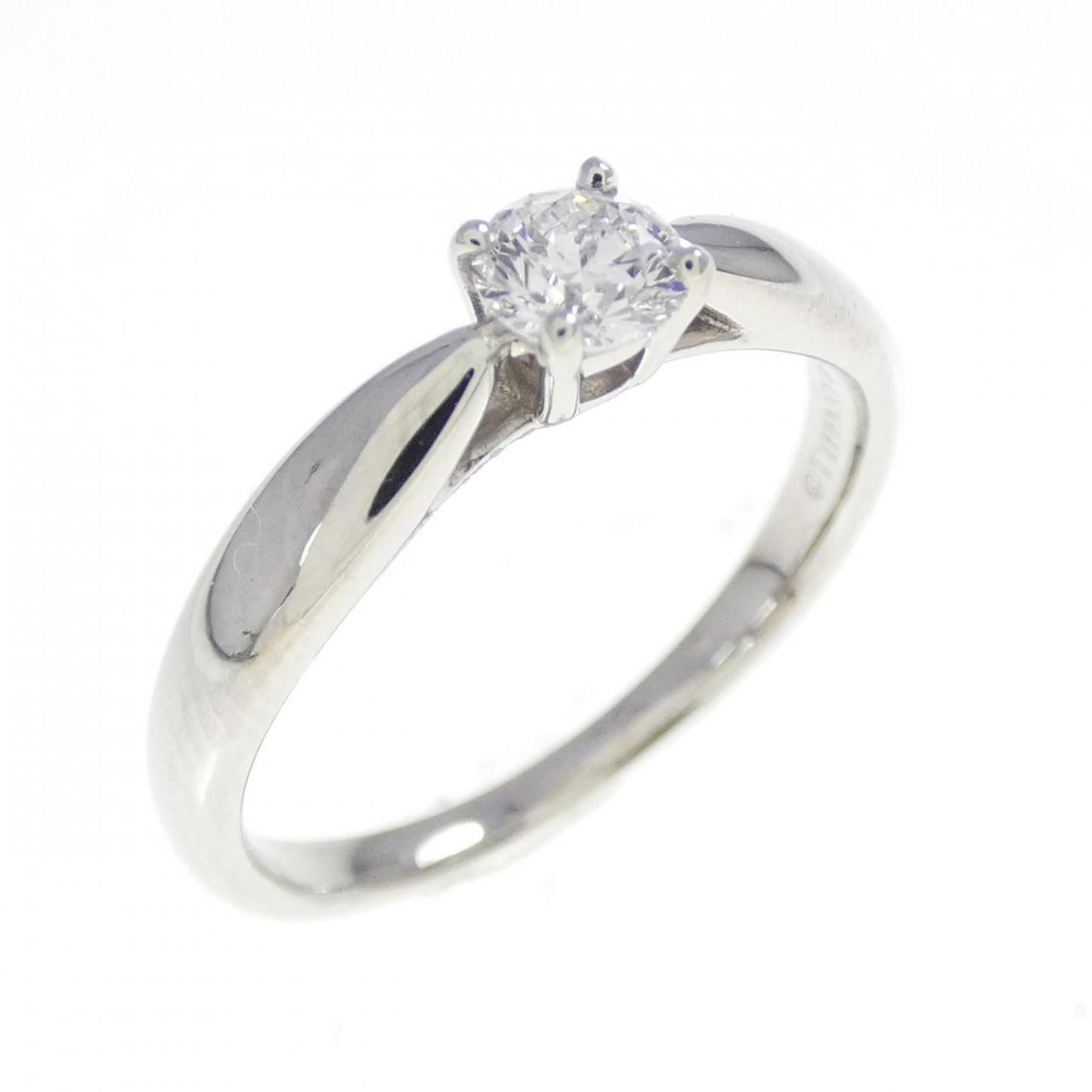 Tiffany platinum ring band: Tiffany platinum ring band Platinum ring band from Tiffany, featuring a diamond stone set in a high-quality platinum setting. This band is available in US size 4.5 and Japanese size 8.0, with a