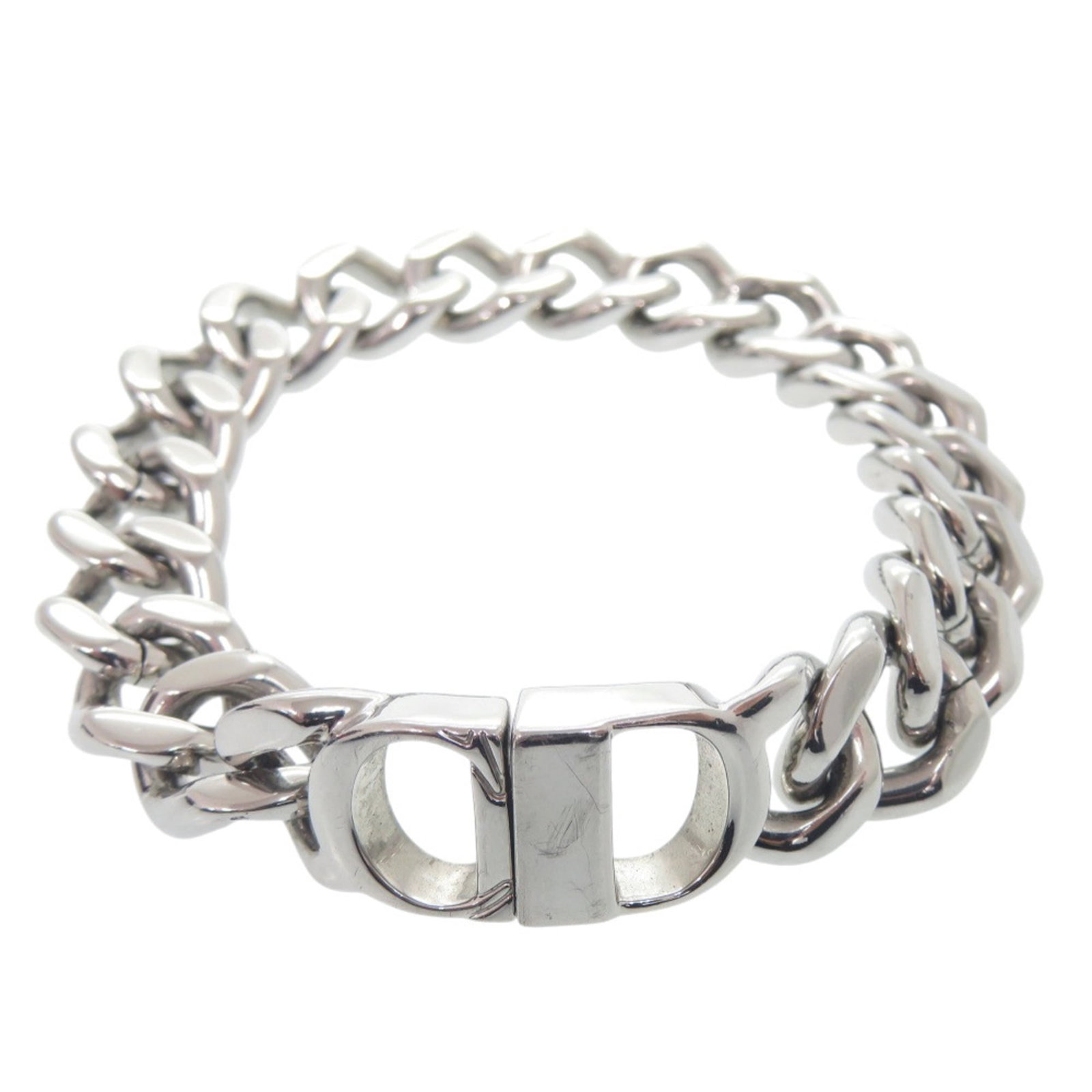 Metal bracelet Charm Christian Dior: Metal bracelet Charm Christian Dior Item Specifics: Brand: Christian Dior Type: Charm bracelet Gender: Men Material: Metal Color: Silver Color Grade: L Length: 23.5cm / 9.25'' Product Disclaimer:
