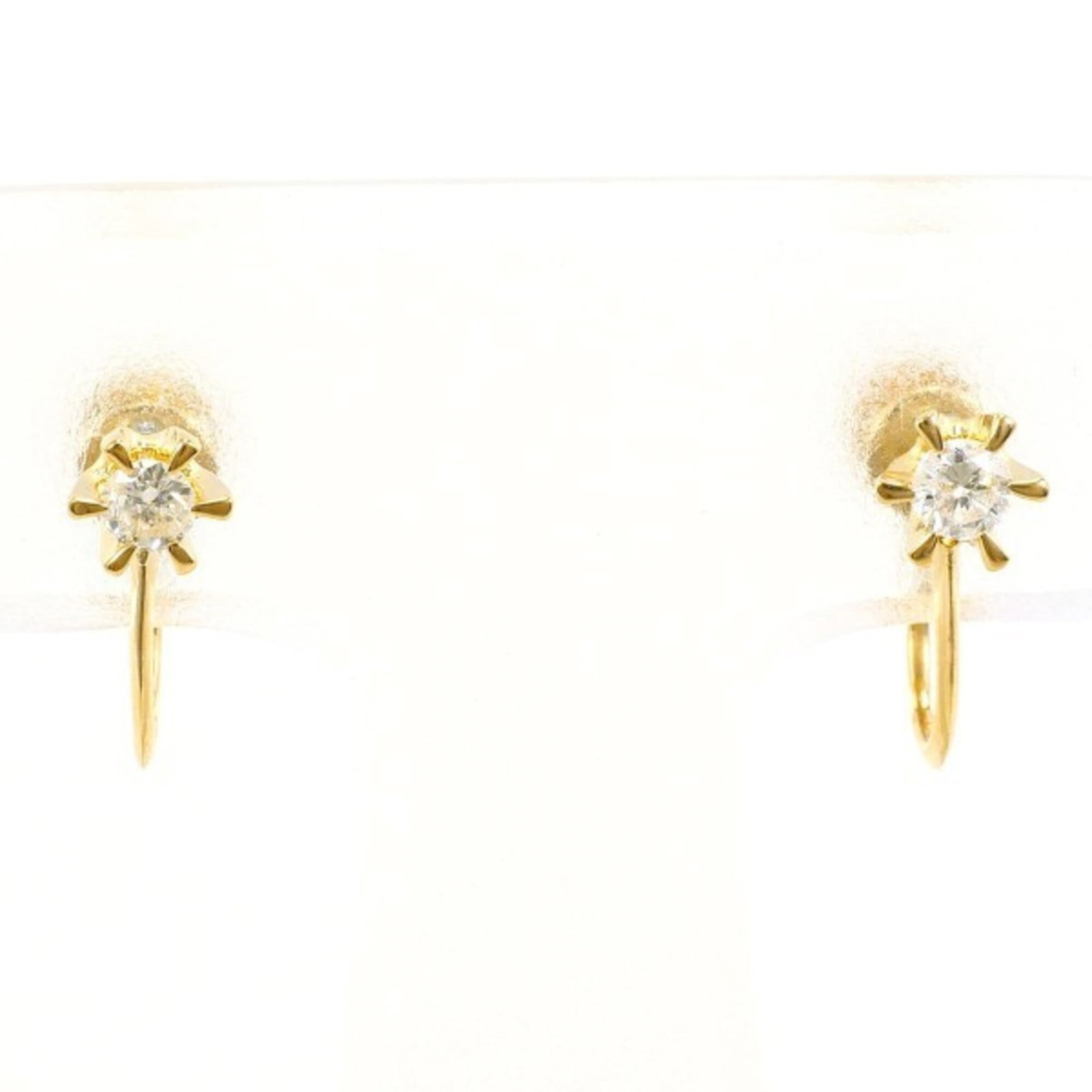 Unbranded clip earrings yellow gold 18k: Unbranded clip earrings yellow gold 18k Yellow gold clip earrings, crafted from 18k metal, showcase a delicate design with a diamond stone. The item's weight is 1.1g / 0.03oz and bears a signature.