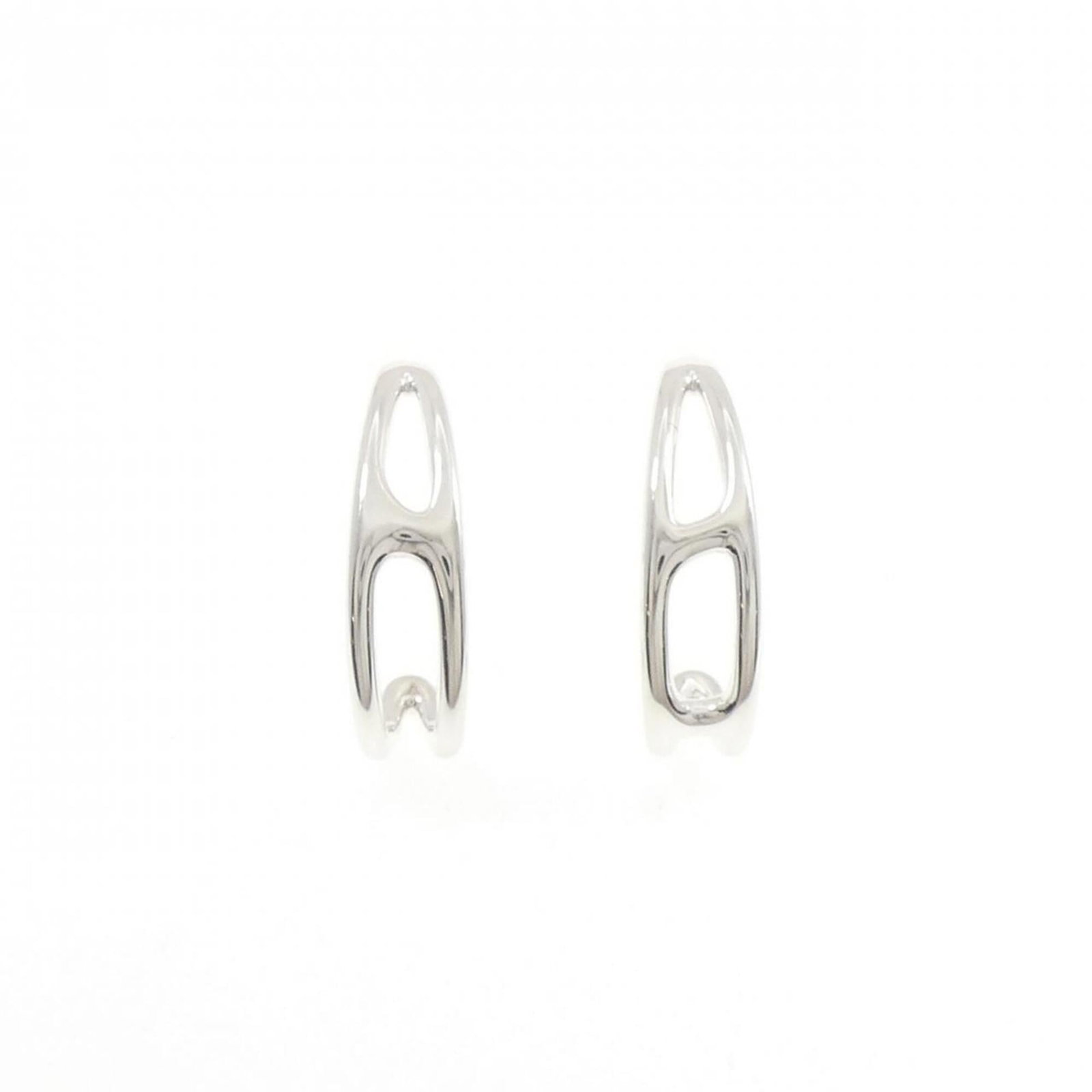 Hermes Stud Silver Earrings 925: Hermes Stud Silver Earrings 925 Stud earrings from the renowned French fashion house Hermes, crafted in sterling silver (925). Measuring 30.40mm x 9.00mm and weighing 10.1g, these elegant earrings sho