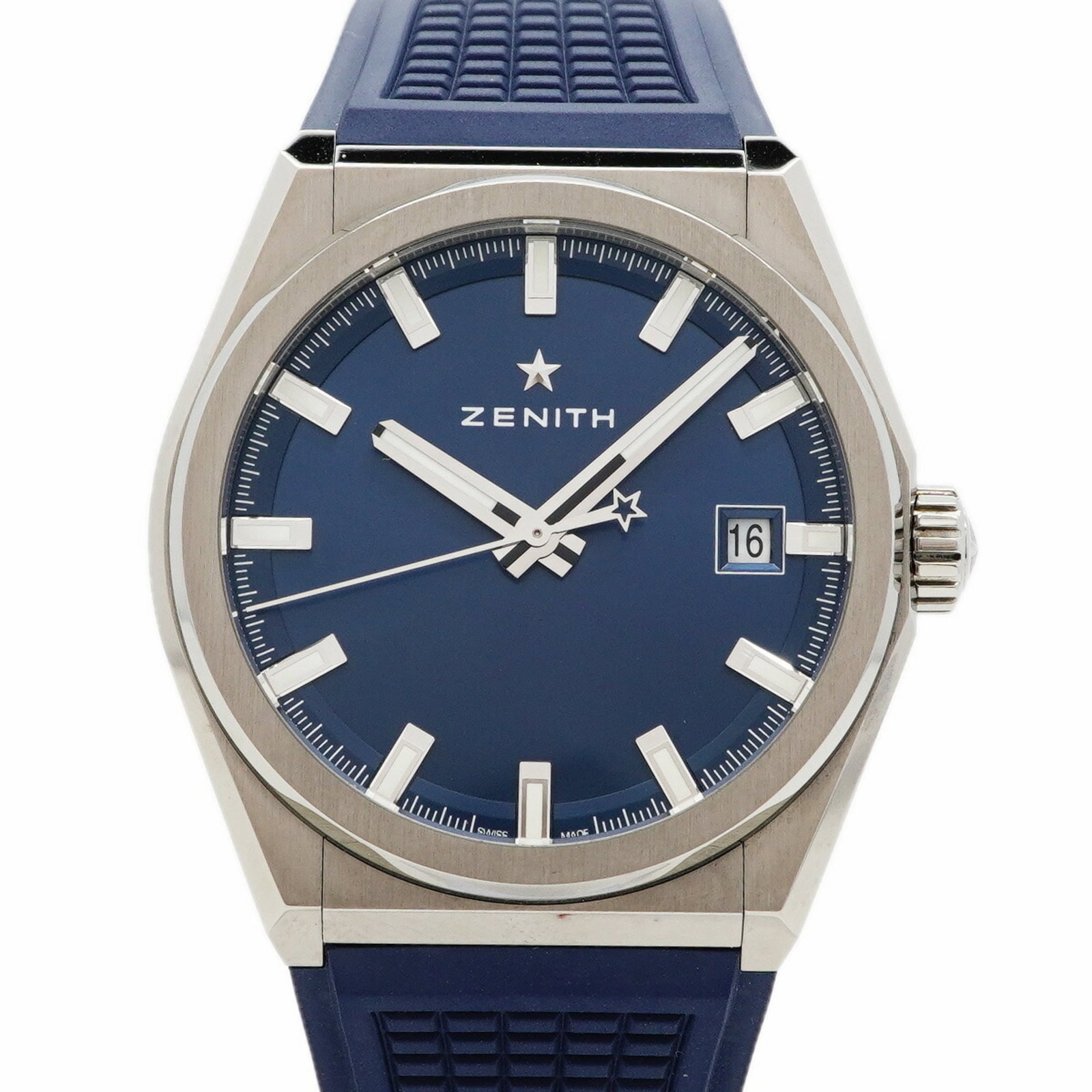 Wristwatch at Zenith: Wristwatch at Zenith Zenith's self-winding automatic wristwatch boasts a sleek blue dial and rubber band, measuring 40.9mm in diameter, suitable for wrists up to 18.5cm in size. This timepiece