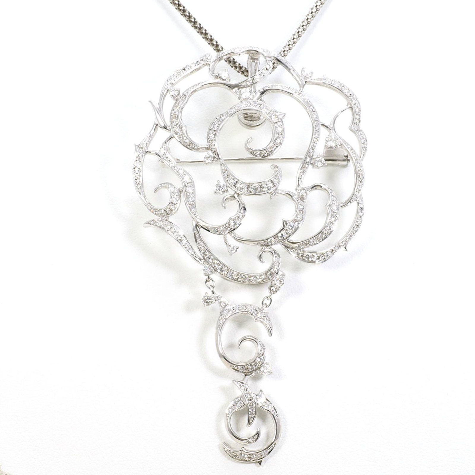 18K White Gold Necklace Brooch With 2.59 Ct Diamond Certificate Of Authenticity Approx. 61Cm Length: 18K White Gold Necklace Brooch With 2.59 Ct Diamond Certificate Of Authenticity Approx. 61Cm Length 18K white gold necklace brooch boasts an impressive 2.59 ct diamond, certified for its