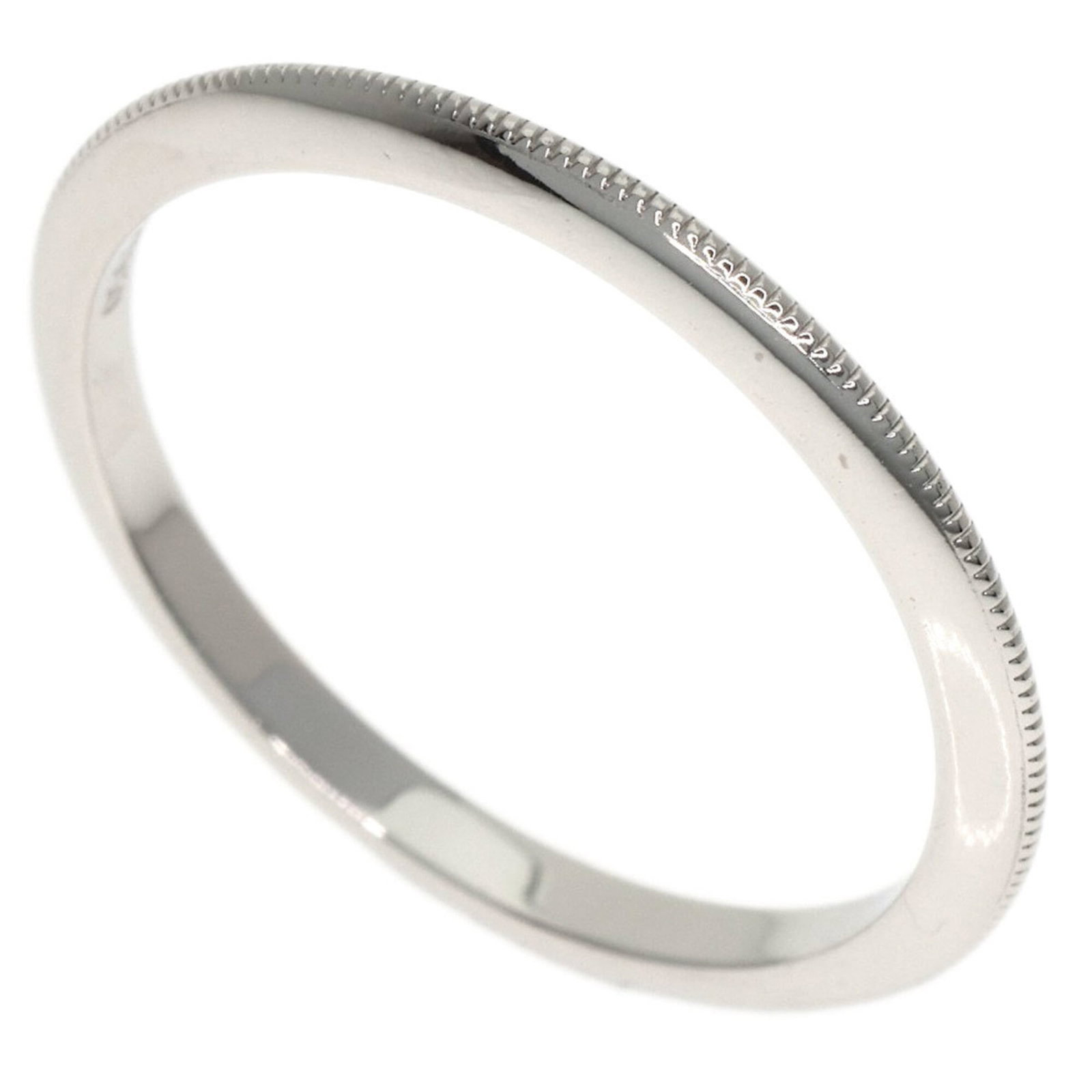 Tiffany platinum ring band: Tiffany platinum ring band Platinum band ring from Tiffany, featuring a solid platinum construction. This US Size 5 and JP Size 9 ring showcases the brand's signature style with its sleek design. Made