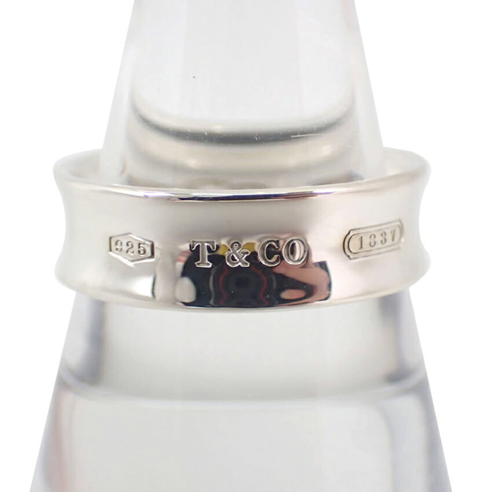 Sterling Silver Tiffany Band Ring 925: Sterling Silver Tiffany Band Ring 925 Sterling silver Tiffany band ring 925, featuring the iconic brand's signature style. Made from high-quality sterling silver (925), this timeless piece boasts a cl