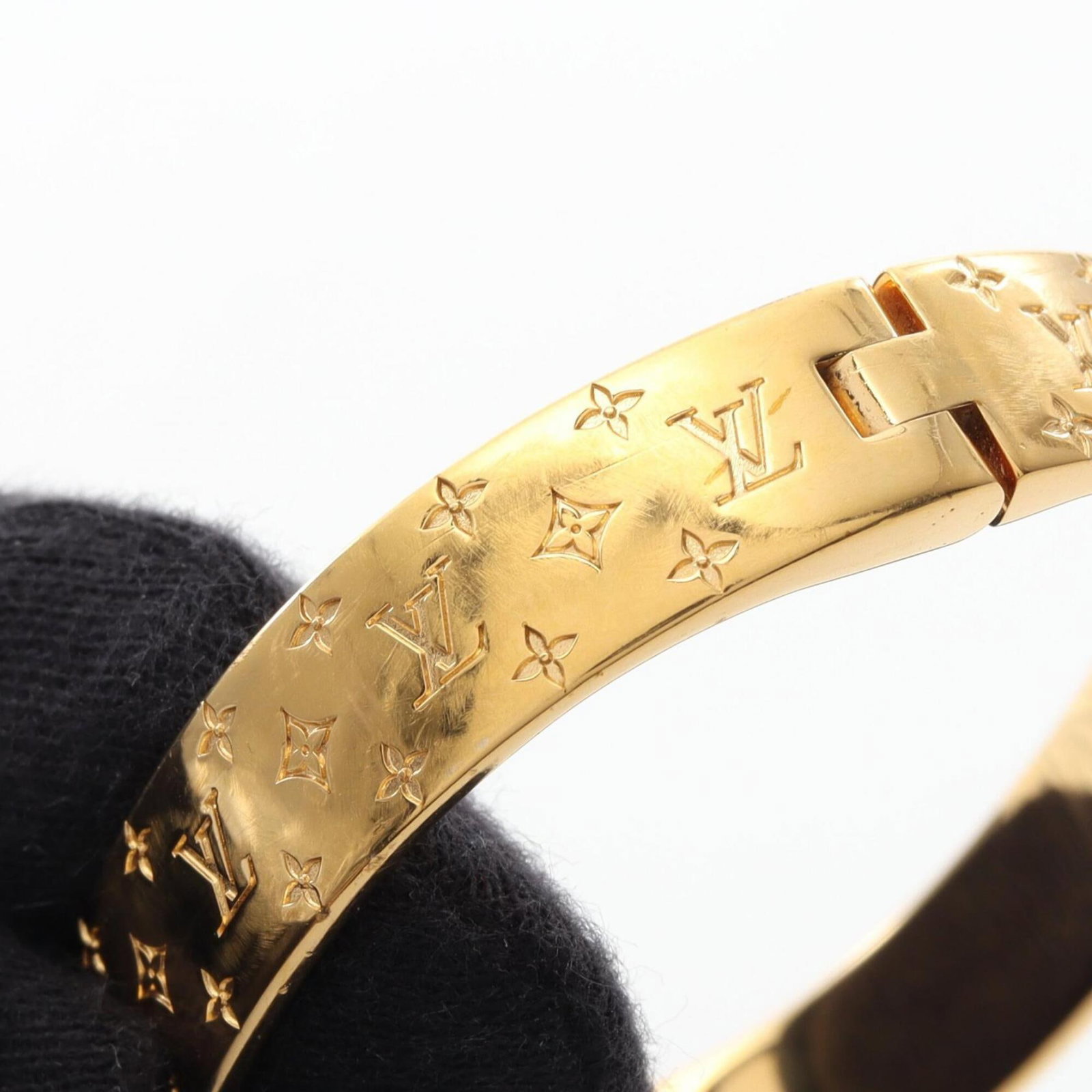 Louis Vuitton Bangle Gold Plating - 10