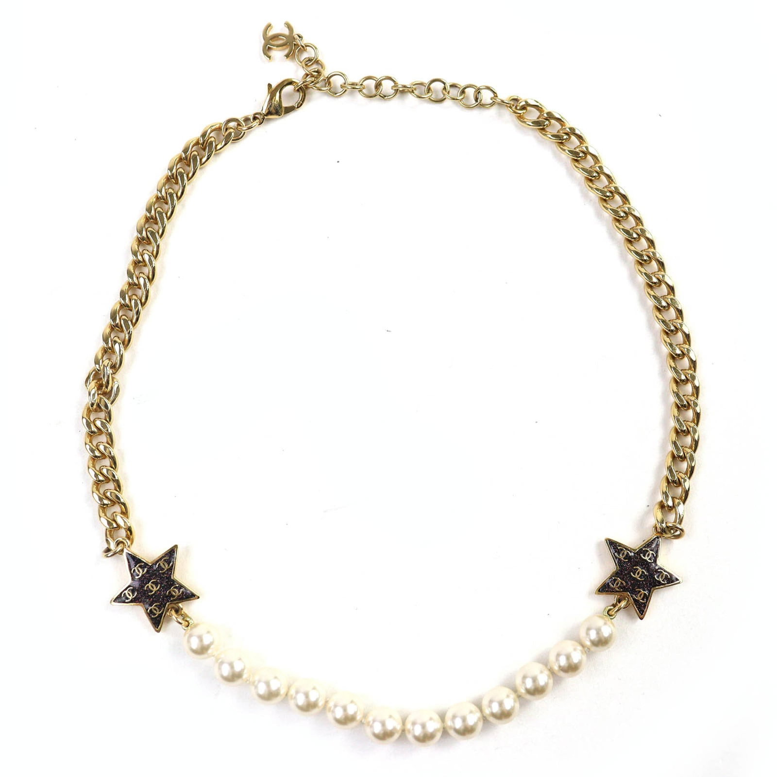 Chanel C24C Coco Mark Star Glitter Pearl Choker Necklace Gold White Made Women Italy: Chanel C24C Coco Mark Star Glitter Pearl Choker Necklace Gold White Made Women Italy Gold and white artificial pearl choker necklace from Chanel, Italy. This 40-46 cm long choker features a striking g