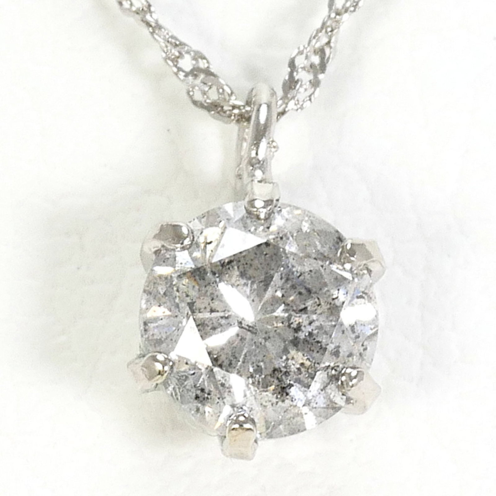 Pt999 Platinum/ Pt850 Necklace With 0.4Ct Diamond Total Weight 1.0G 42Cm Like New Condition: Pt999 Platinum/ Pt850 Necklace With 0.4Ct Diamond Total Weight 1.0G 42Cm Like New Condition Platinum/ Pt850 Necklace With 0.4Ct Diamond Total Weight 1.0G Features a total weight of 1.0g with 0.4ct dia