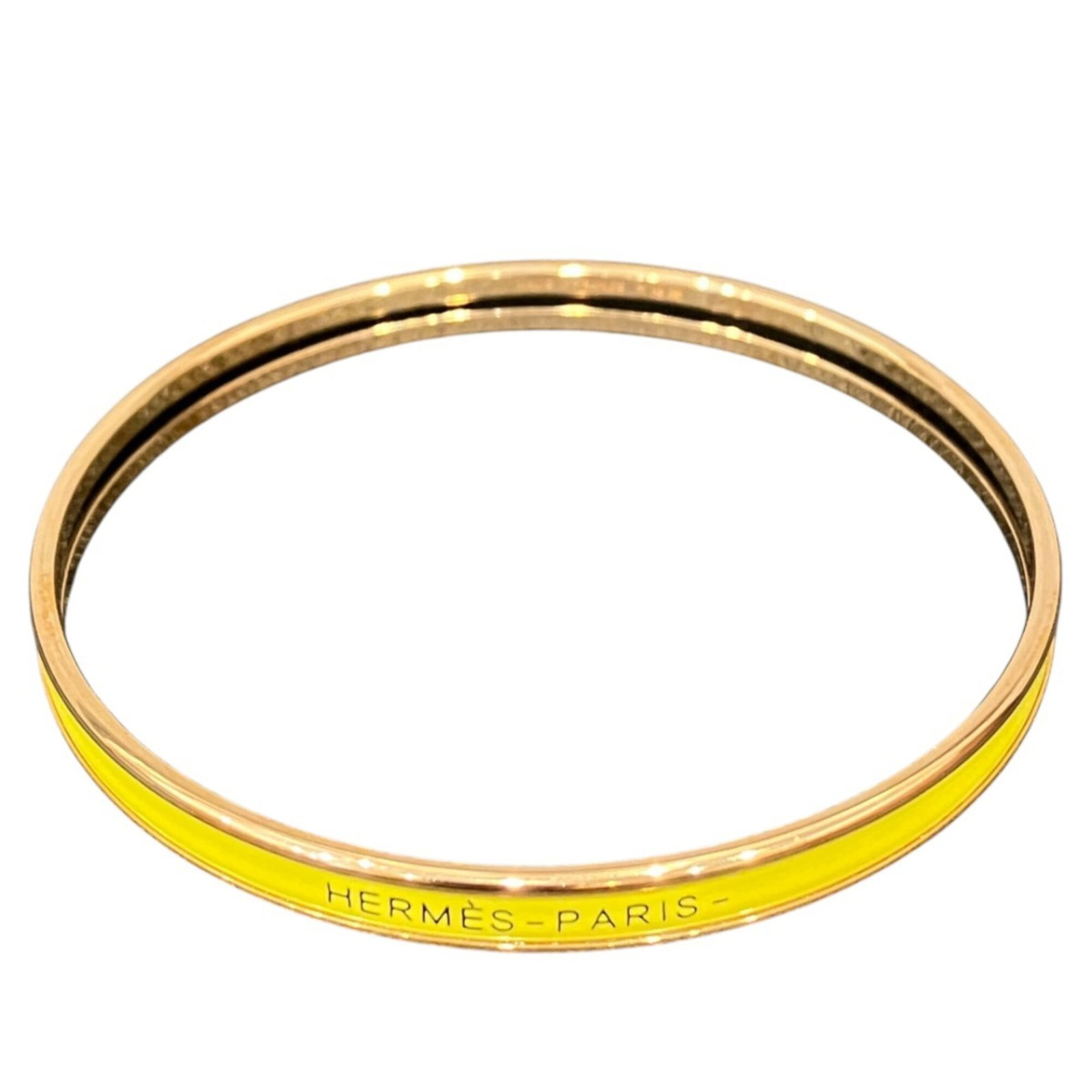Hermes Charm bracelet enamel: Hermes Charm bracelet enamel Enamel charm bracelet from Hermes, measuring 19.5cm in length. This piece features an enamel design, showcasing the brand's signature style and attention to detail. The