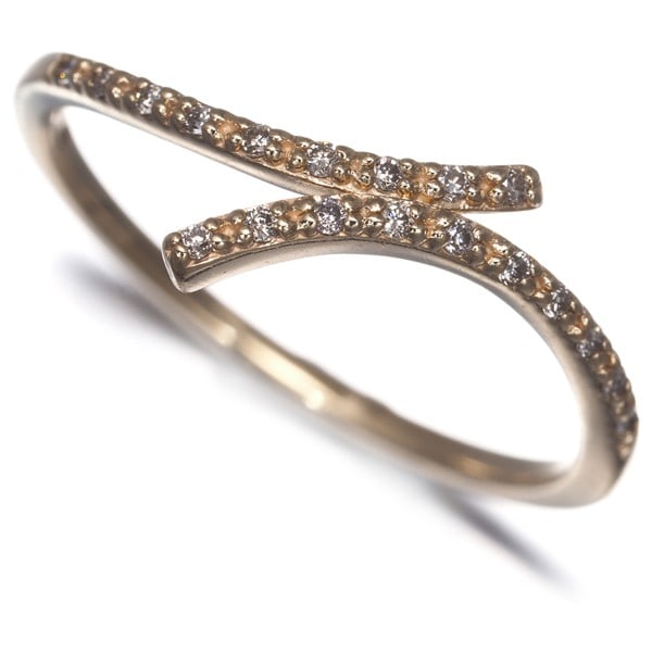 Diamond Ring 416 Yellow Gold 10K Us6.5-6.75: Diamond Ring 416 Yellow Gold 10K Us6.5-6.75 Yellow gold 10K ring features a beautiful diamond, weighing an unmarked carat. The ring's design width is 8.0mm and the base of the shank measures 1.3mm.