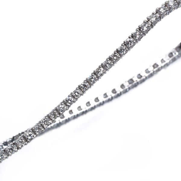 Tennis bracelet in white gold, 2.00ct diamond: Tennis bracelet in white gold, 2.00ct diamond Tennis bracelet in white gold, featuring a natural 2.00ct diamond set into an elegant design. This beautiful piece showcases the purity and sophistication