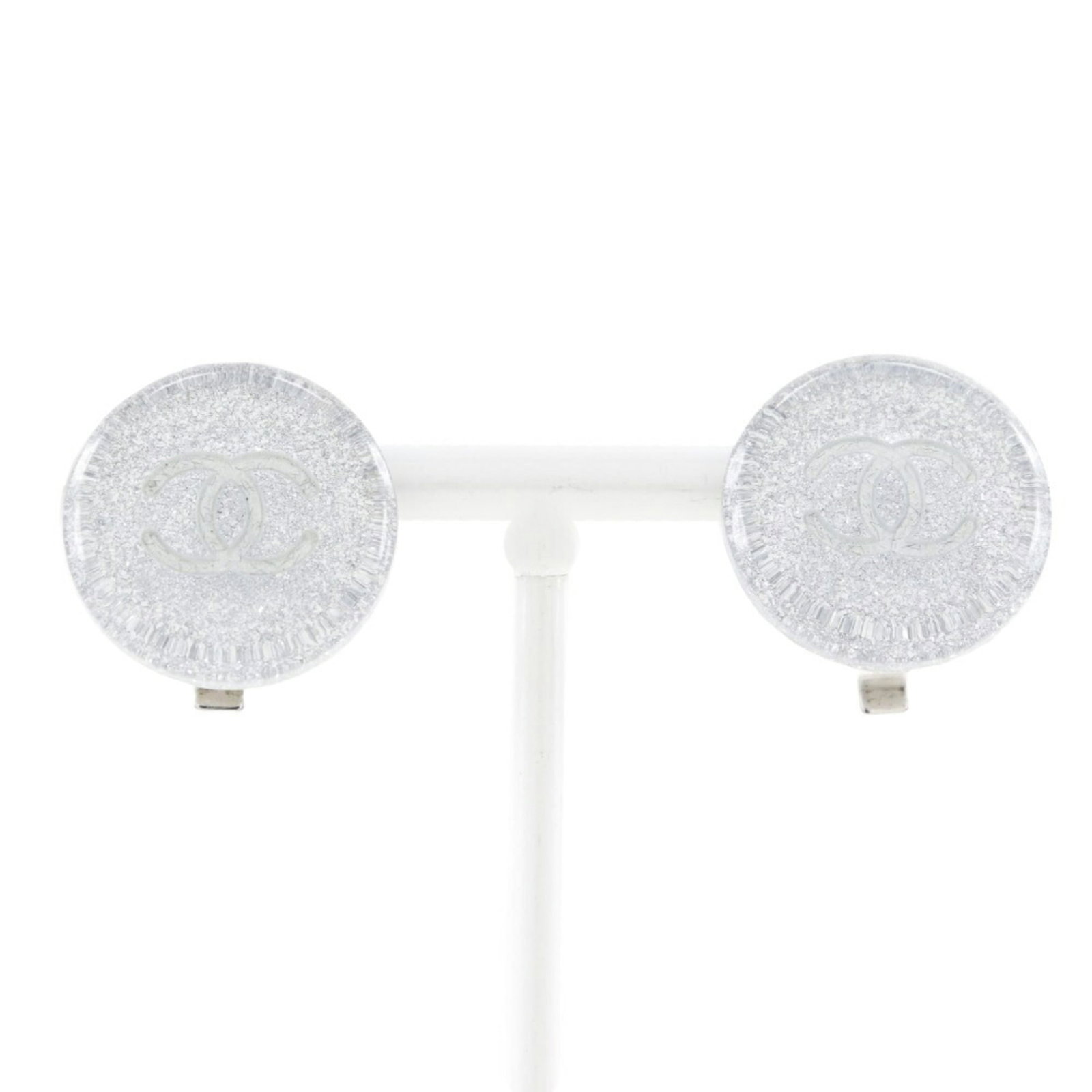 Clip earrings plastic from Chanel: Clip earrings plastic from Chanel Clip earrings from Chanel feature a sleek silver plastic design with precise measurements at 18.00mm x 18.00mm / 0.71'' x 0.71''. Made entirely of plastic, these