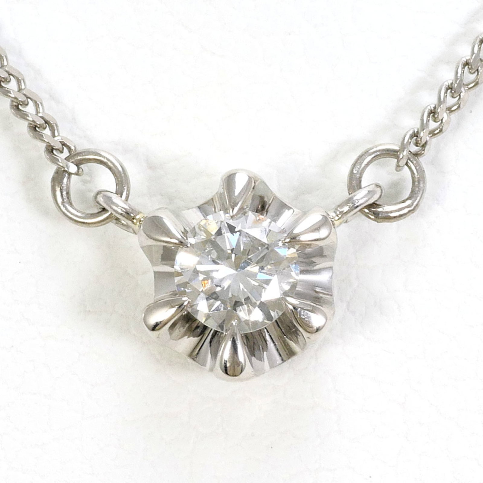 Platinum Necklace With 0.18ct Diamond Total Weight 2.9g Like New Condition.: Platinum Necklace With 0.18ct Diamond Total Weight 2.9g Like New Condition. Platinum necklace with a total weight of 0.18ct diamonds, featuring a striking 6mm x 6mm diamond pendant, offers a touch of