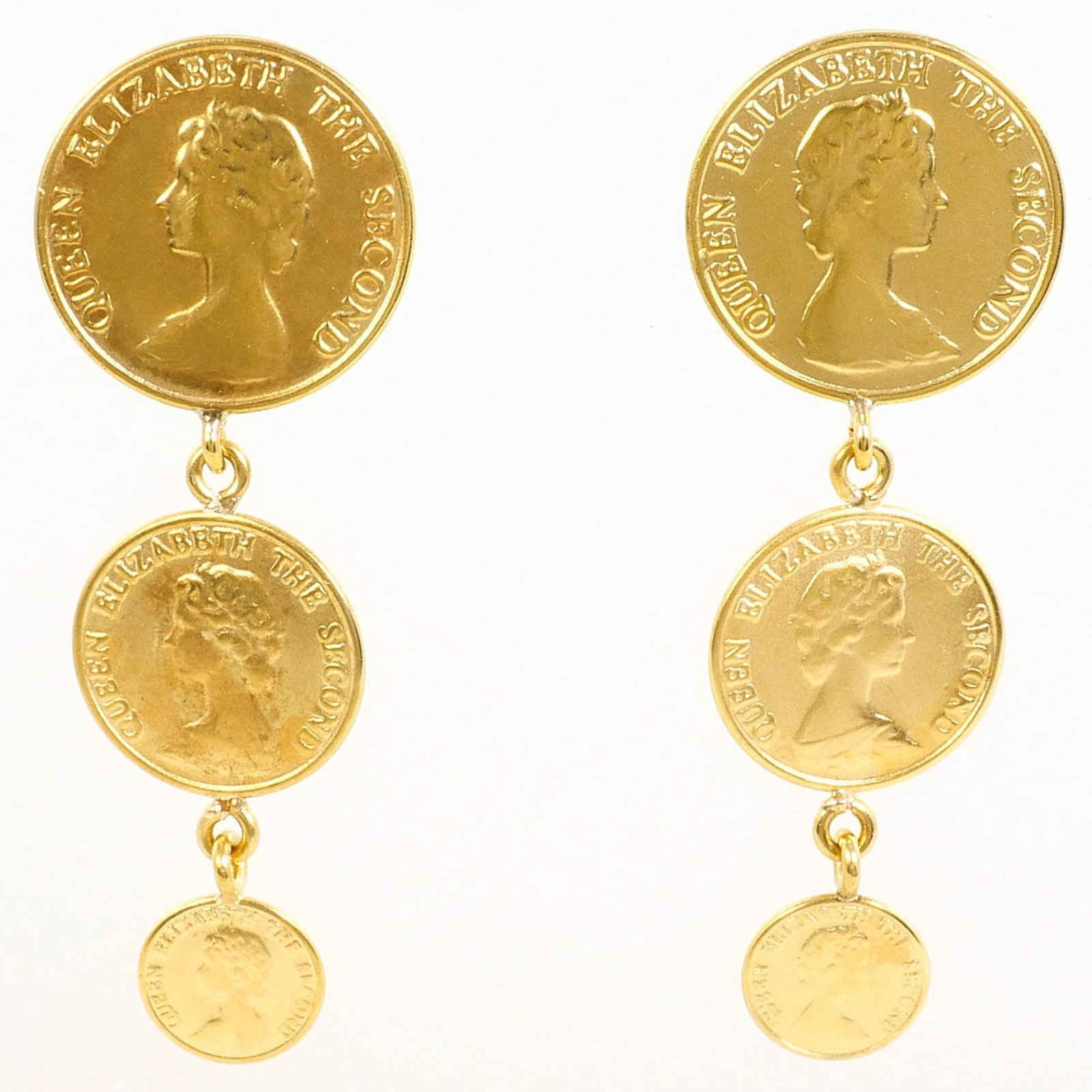 Yellow Gold Earrings 18K Unbranded: Yellow Gold Earrings 18K Unbranded Yellow gold earrings in 18K purity, featuring a classic stud design. Made from genuine yellow gold metal, these earrings showcase the natural beauty of the precious