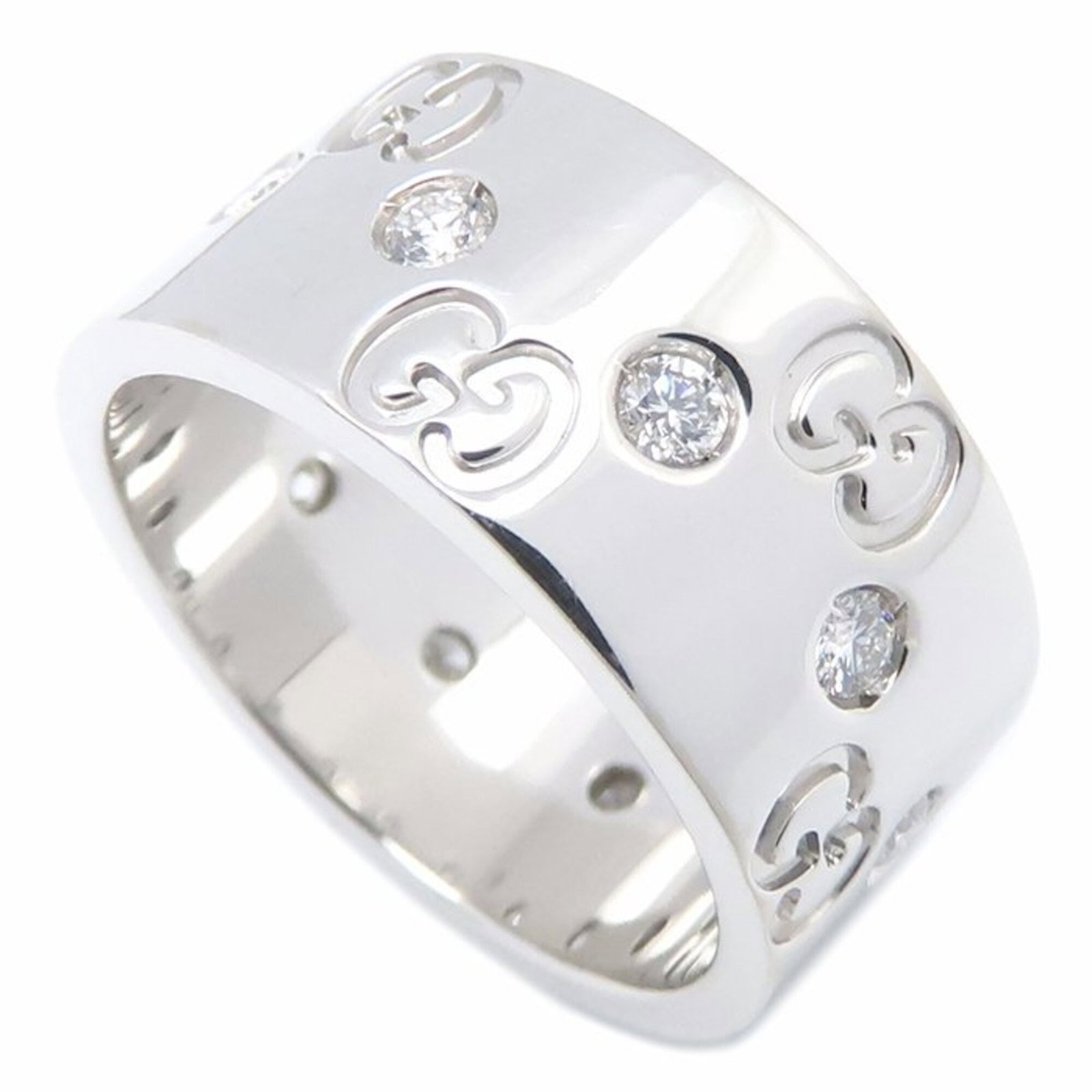 White Gold Gucci Band Ring: White Gold Gucci Band Ring White gold (18K) Gucci band ring for women, available in US size 5.5 and Japanese size 10.5. This elegant ring features a classic design with a signature from the artist, ad
