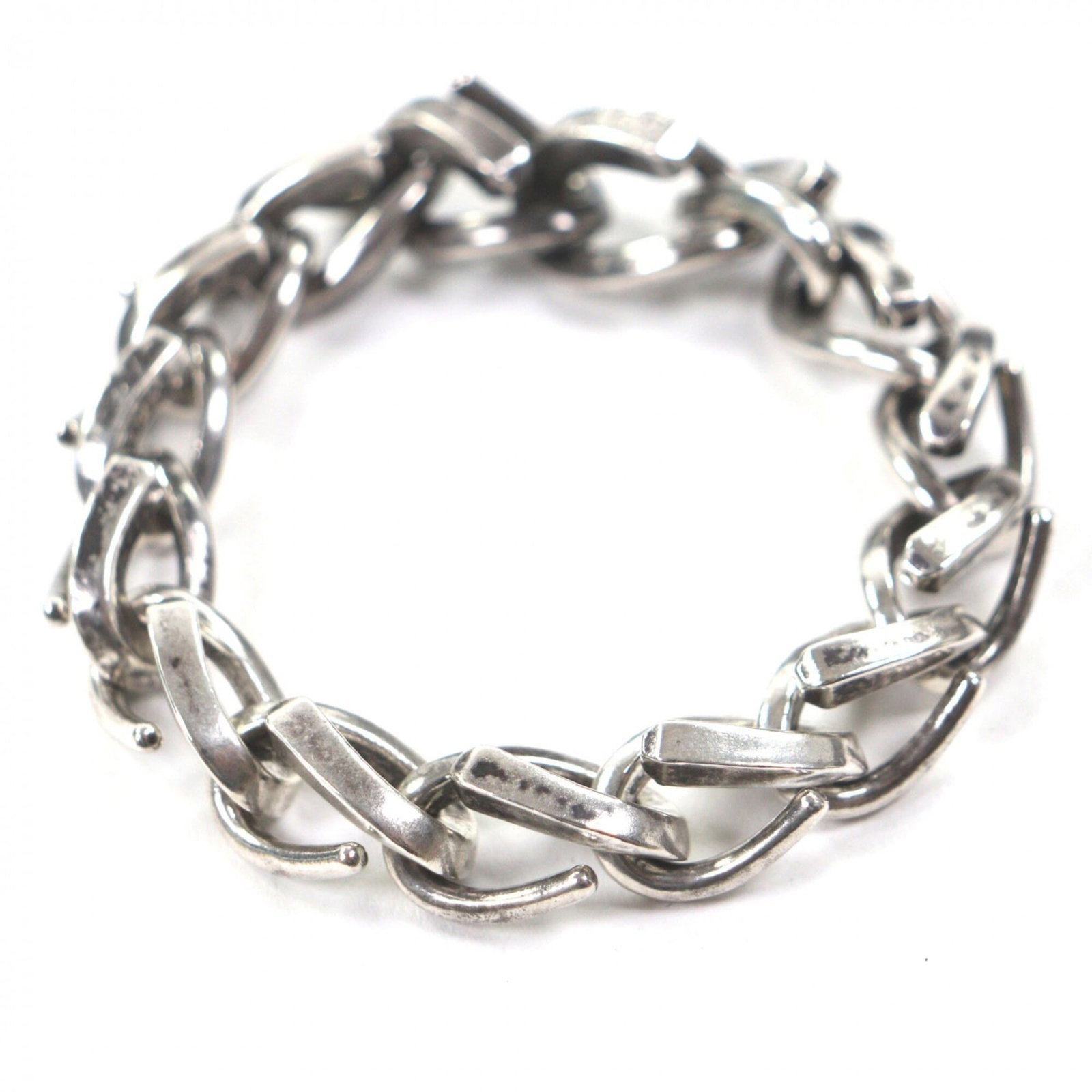 Charm Bracelet of Tiffany: Charm Bracelet of Tiffany Silver925 charm bracelet with a length of 20cm and width of 1.2cm, featuring a men's style design made from sterling silver metal. This 18-inch charm bracelet weighs 71.75g a