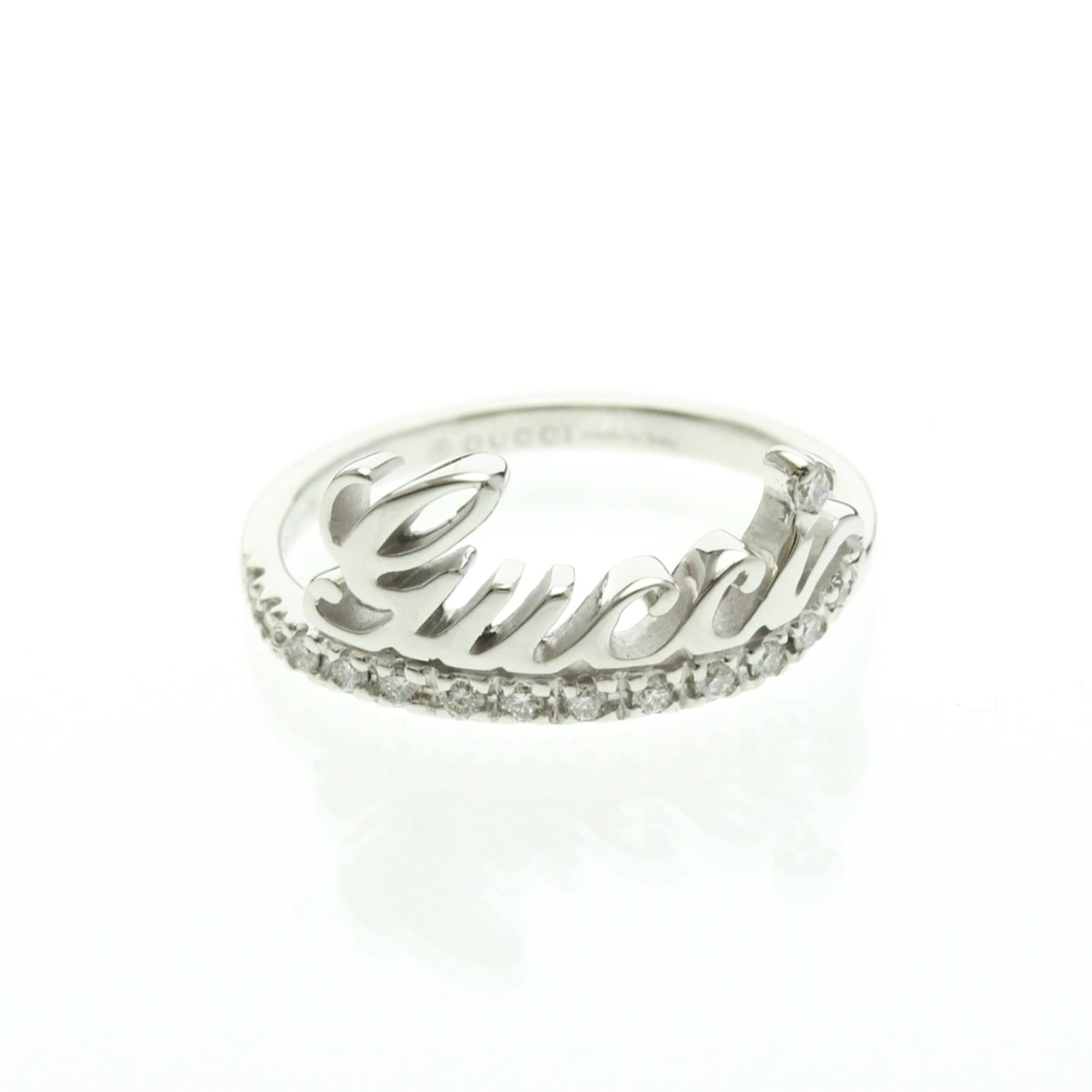White Gold Gucci Band Ring: White Gold Gucci Band Ring White gold band ring from Gucci, featuring a signature logo and diamond stone. Made from 18K white gold with a width of 8mm, this elegant ring adds a touch of luxury to any