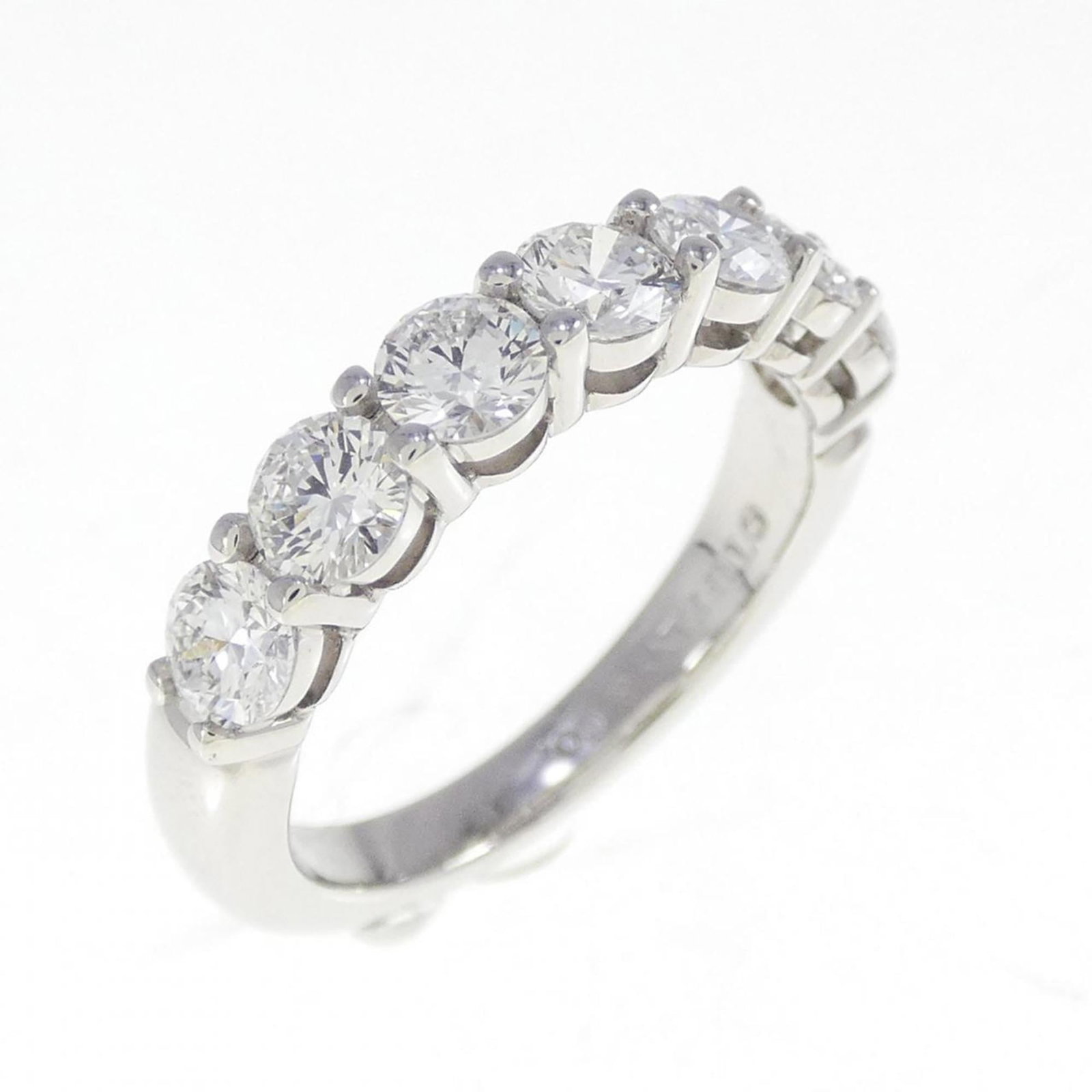 Tiffany platinum ring band: Tiffany platinum ring band Platinum band ring from Tiffany, featuring a diamond stone and US size 4 fit. This 950 platinum piece boasts a sleek design with a width of 3.3mm and weighs 4.8g. The ring's