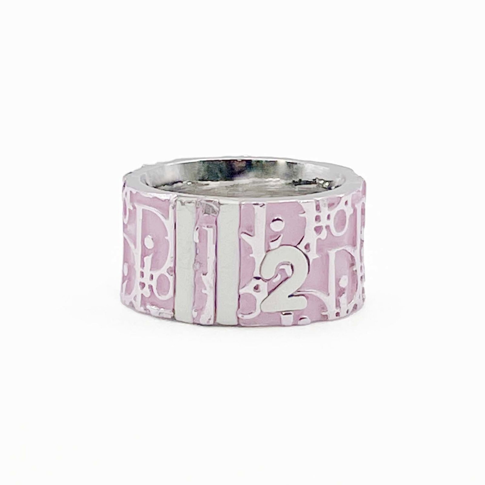Metal Ring Band Christian Dior: Metal Ring Band Christian Dior Item Specifics: Brand: Christian Dior Type: Band ring Gender: Women Color: Pink Material: Metal US Size: 6 JP Size: 11 Width: 10mm / 0.39'' Product Disclaimer: Item