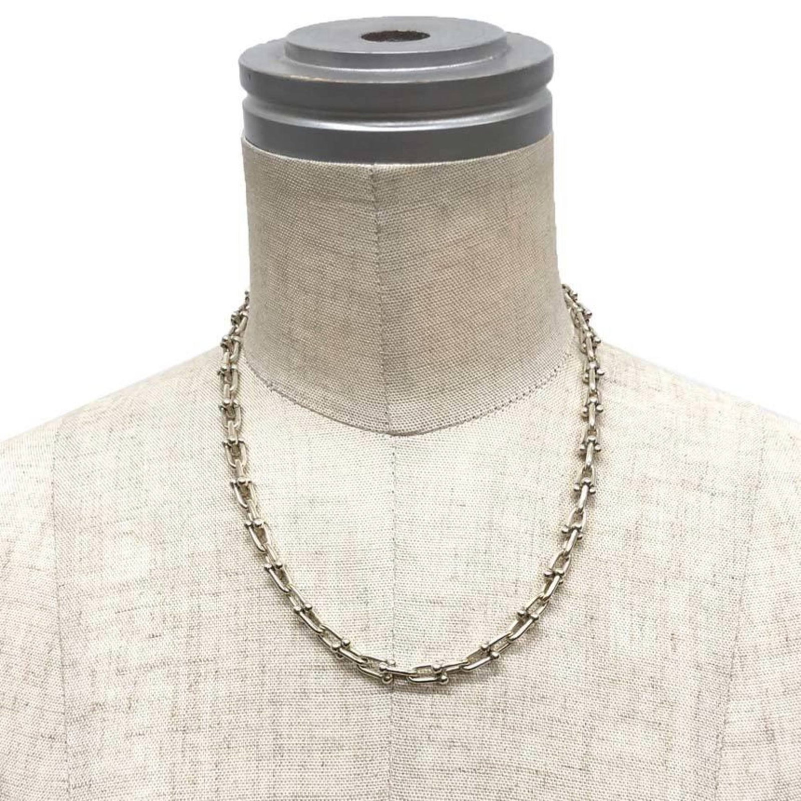 Tiffany & Co. Hardware Small Link Necklace Silver 18 Inches Men'S/ Women'S: Tiffany & Co. Hardware Small Link Necklace Silver 18 Inches Men'S/ Women'S Sterling silver Tiffany & Co. hardware small link necklace, available in a sleek silver finish and measuring 18 inches in len