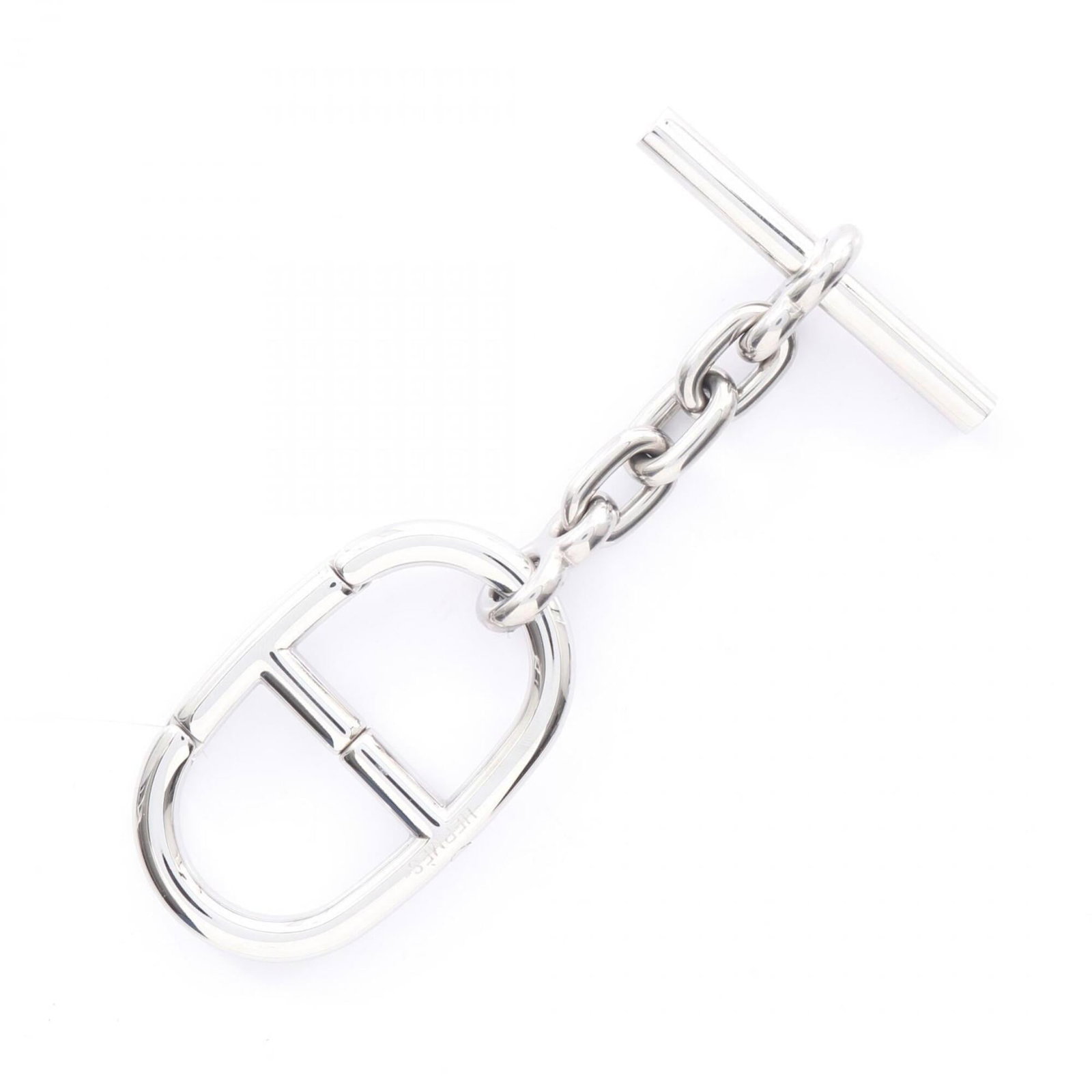 Hermes metal keyring charm: Hermes metal keyring charm Silver metal keyring charm from the renowned brand Hermes. This elegant charm features a sleek, sophisticated design that adds a touch of luxury to any keychain. Made from h