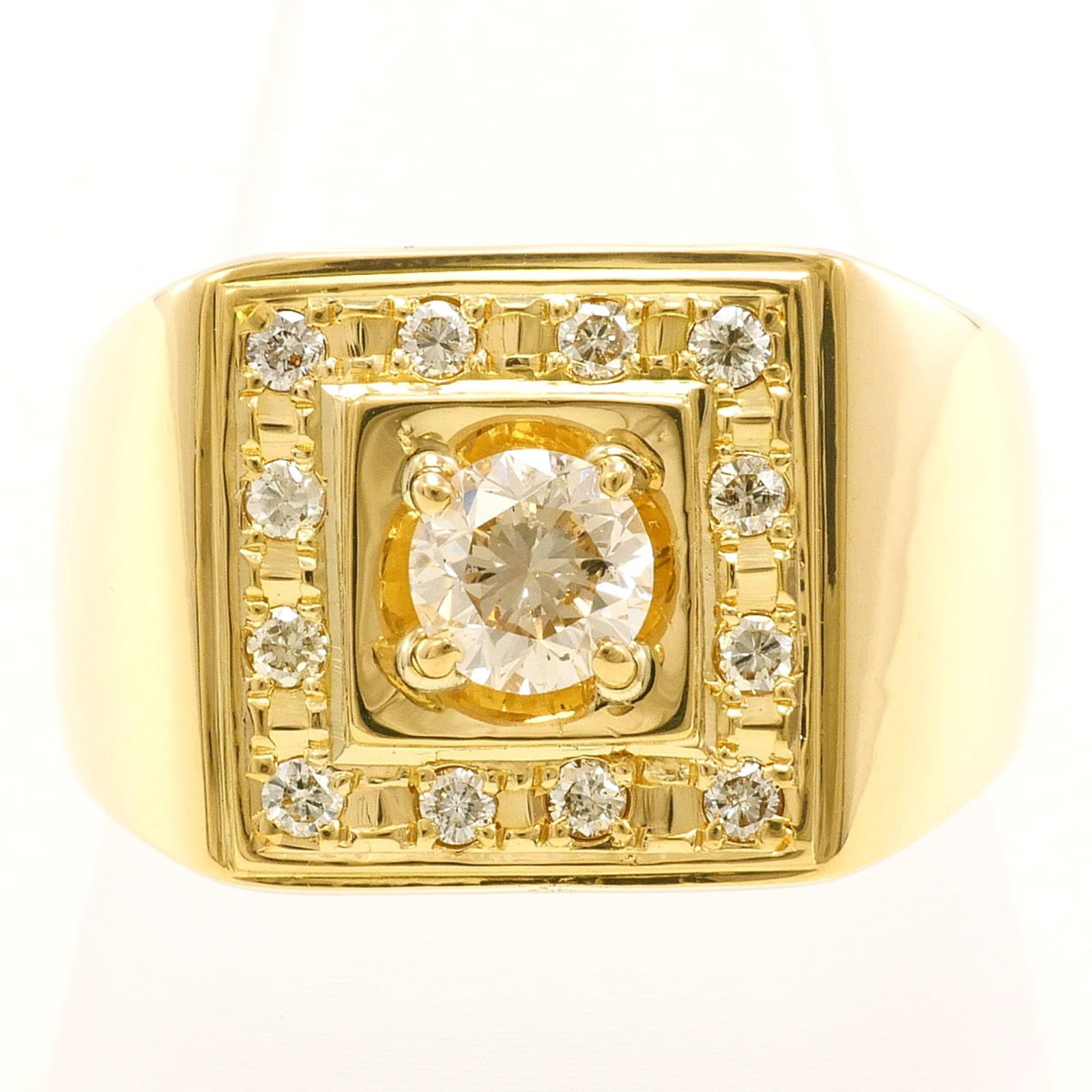 Unbranded Band Ring Yellow Gold (18K): Unbranded Band Ring Yellow Gold (18K) Yellow gold band ring with a 0.627 ct diamond, crafted from 18K metal for a touch of elegance and sophistication. This unbranded piece boasts a classic design and
