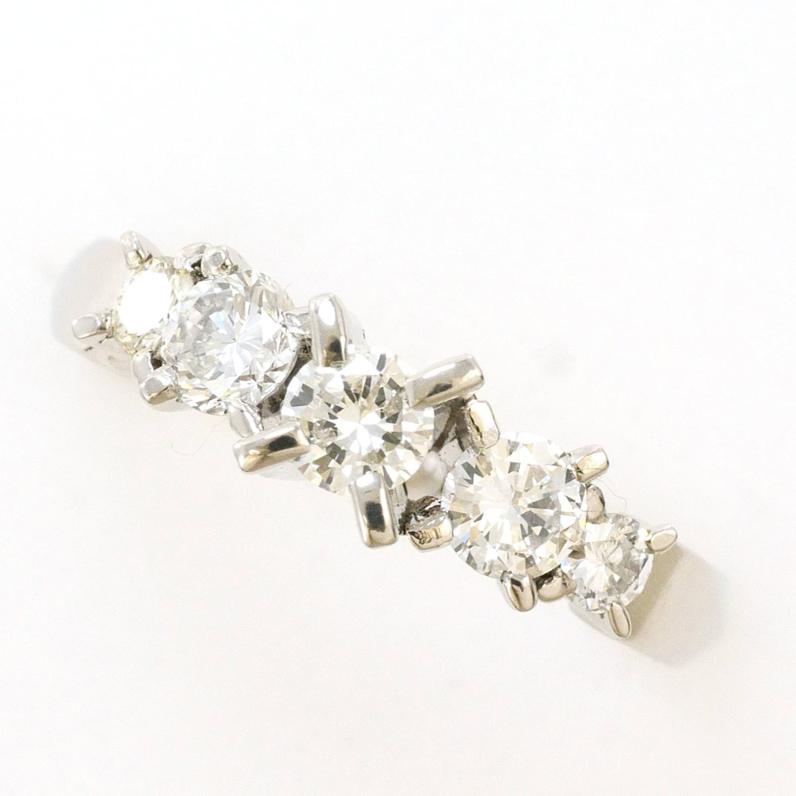 Ring Band Platinum Unbranded 900: Ring Band Platinum Unbranded 900 Platinum Unbranded Ring Band features a diamond stone weighing 0.70 carats, set in a platinum band with a width of 5mm and a weight of 5g. This women's ring is