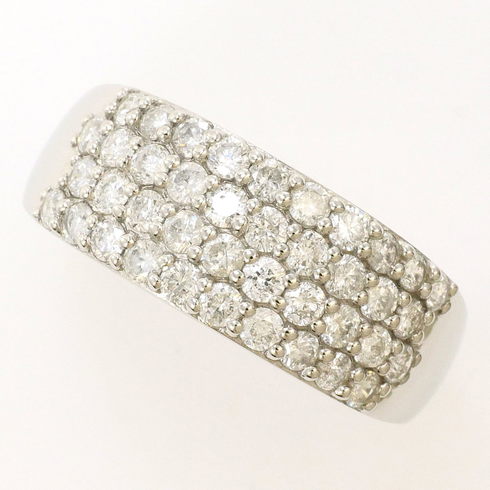 Ring Band Platinum Unbranded 900: Ring Band Platinum Unbranded 900 Platinum band ring featuring a 1.00ct diamond, crafted from high-quality platinum metal with a sleek 8mm width and US size 7.5 fit. Weighing in at 4.7g, this elegant