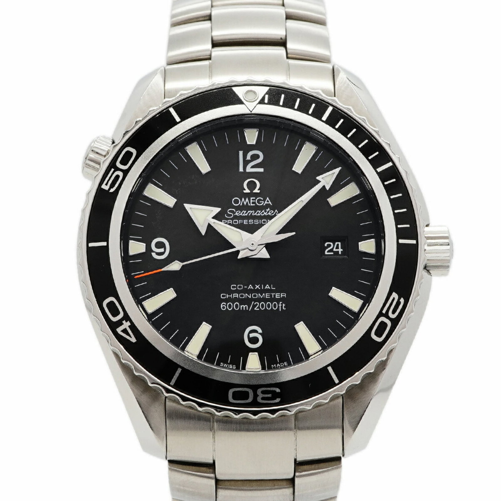 Wristwatch of Omega: Wristwatch of Omega Stainless steel band and black dial make for a sleek and sophisticated timepiece. This Omega wristwatch features self-winding automatic movement, with a case diameter of 45.2mm