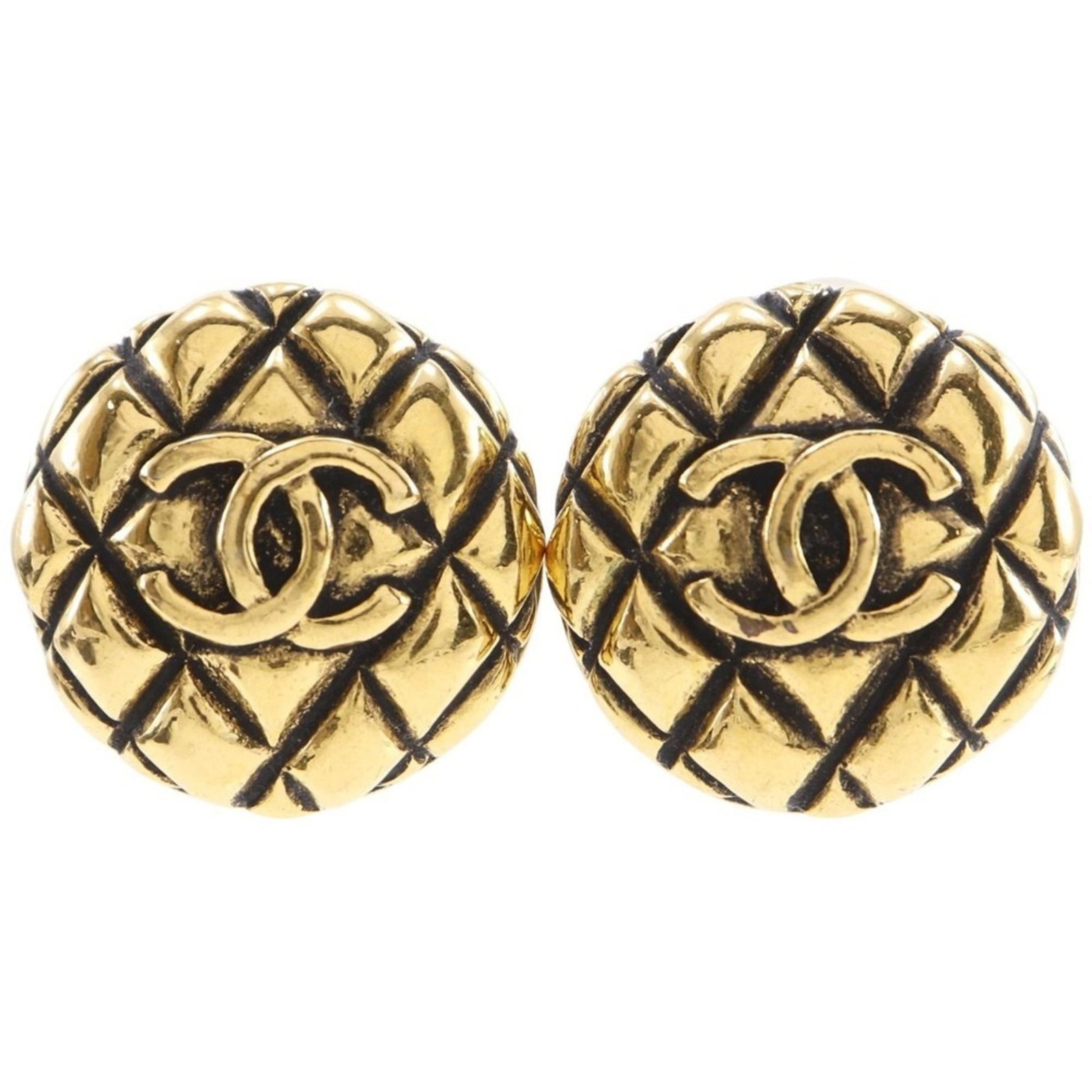 Clip earrings by Chanel: Clip earrings by Chanel Clip earrings by Chanel, featuring the iconic Matelasse design in gold, are a stylish and elegant accessory for women. Measuring 24mm x 24mm, these clip earrings weigh 23.6g