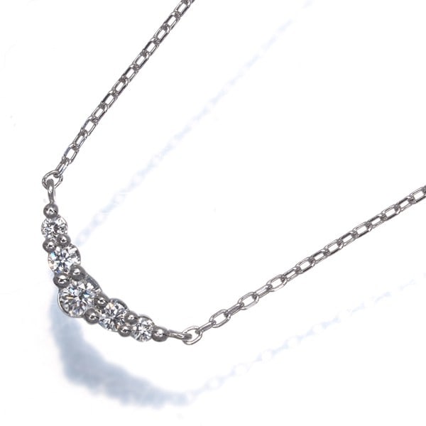 Vendome Necklace Diamond Lueur 5P 950 850 Platinum: Vendome Necklace Diamond Lueur 5P 950 850 Platinum Vendome's Lueur collection showcases exceptional craftsmanship with its 950 platinum pendant, featuring a natural diamond set in a stunning design.
